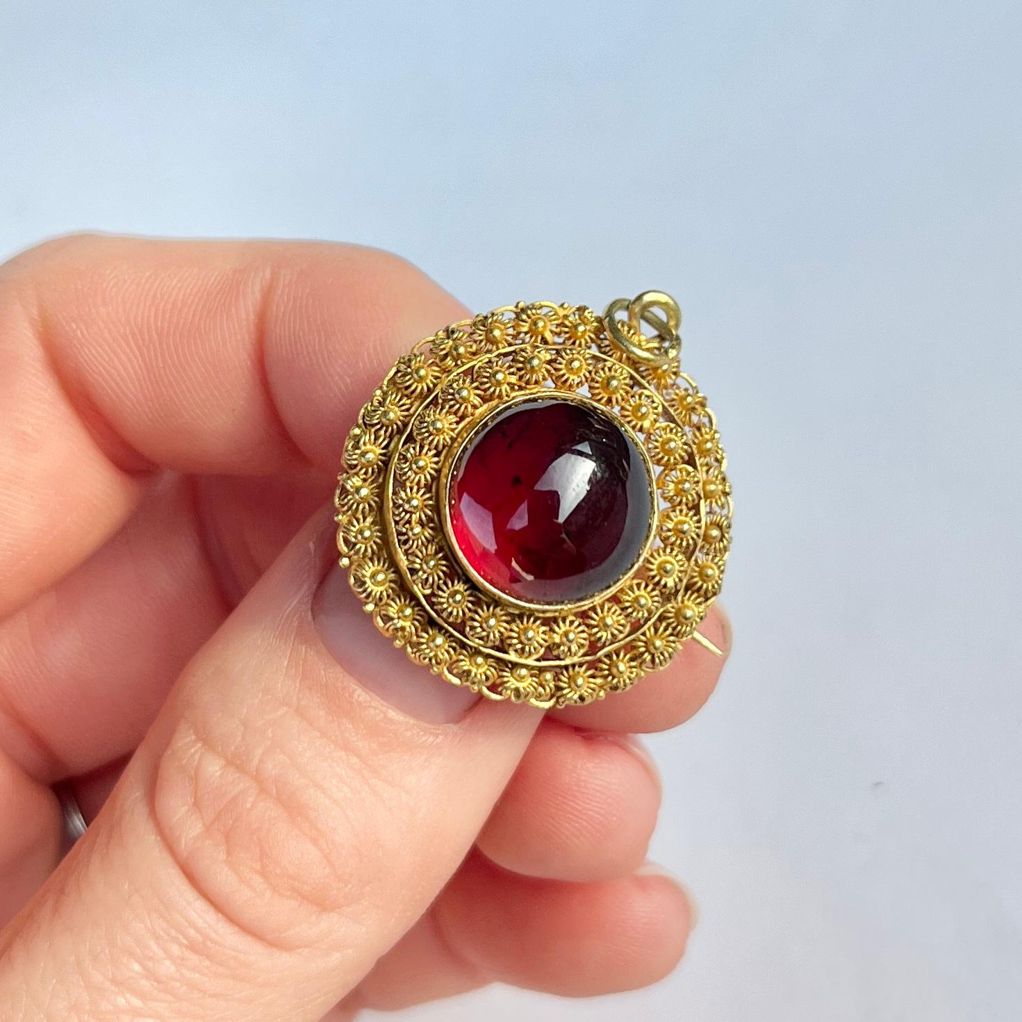 Round Cut Georgian Garnet and 18 Carat Gold Cannetille Brooch For Sale