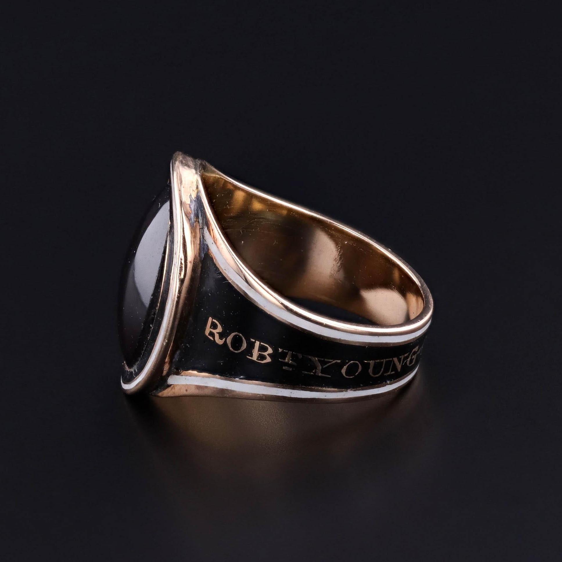 Cabochon Georgian Garnet Mourning Ring of 18k Gold