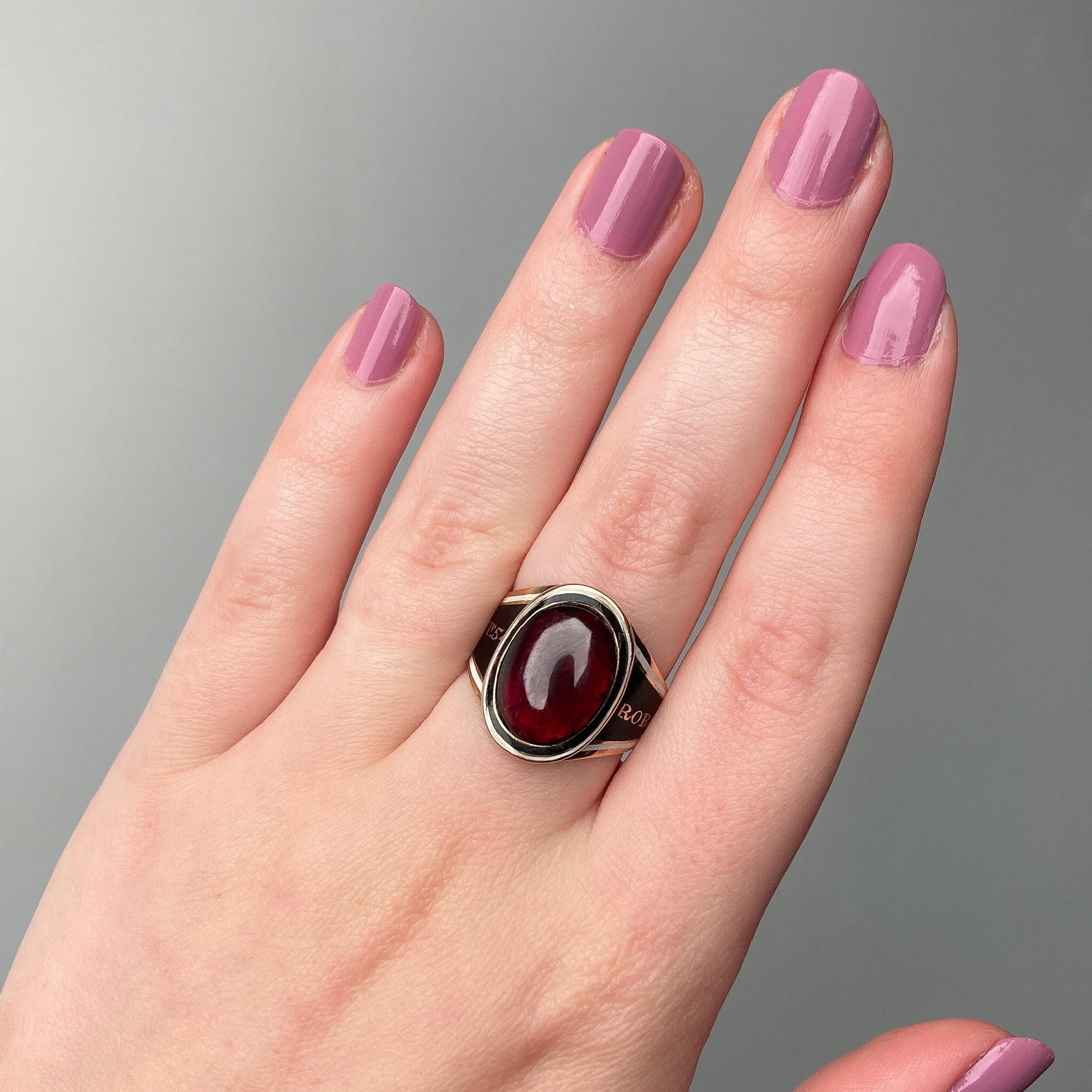 Georgian Garnet Mourning Ring of 18k Gold 1