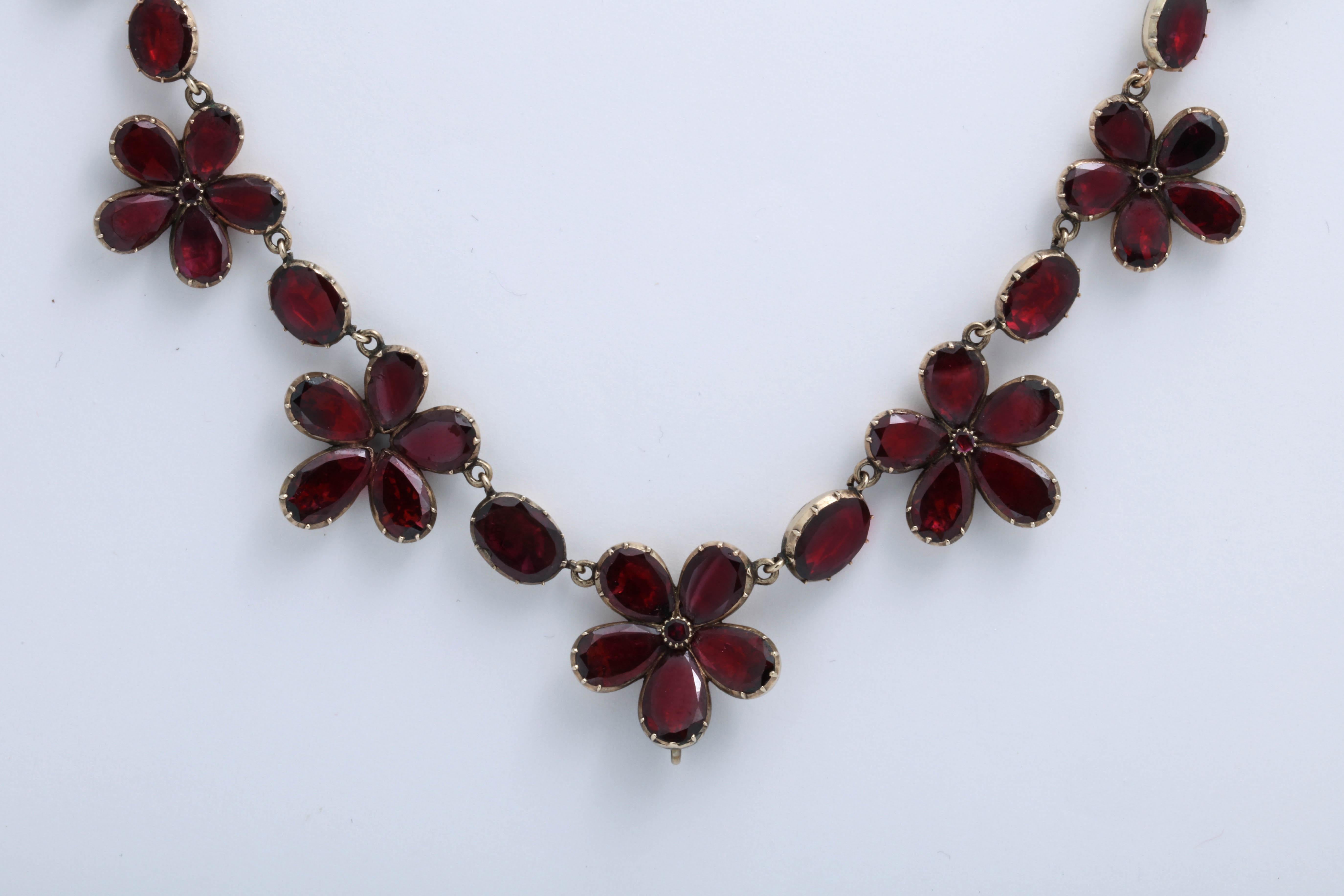 Georgian Garnet Necklace In Excellent Condition For Sale In New York, NY