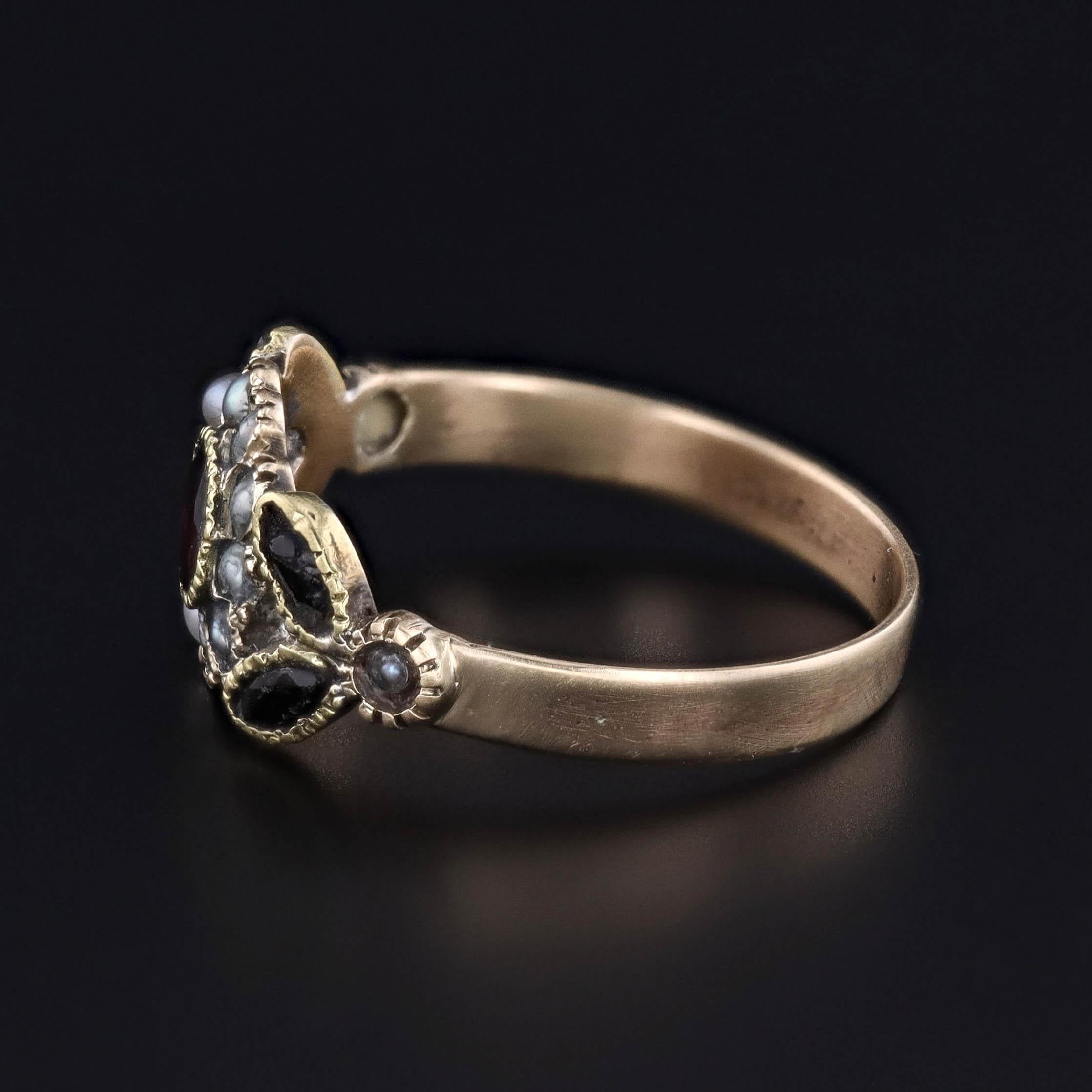 Round Cut Georgian Garnet Ring of 14k Gold For Sale