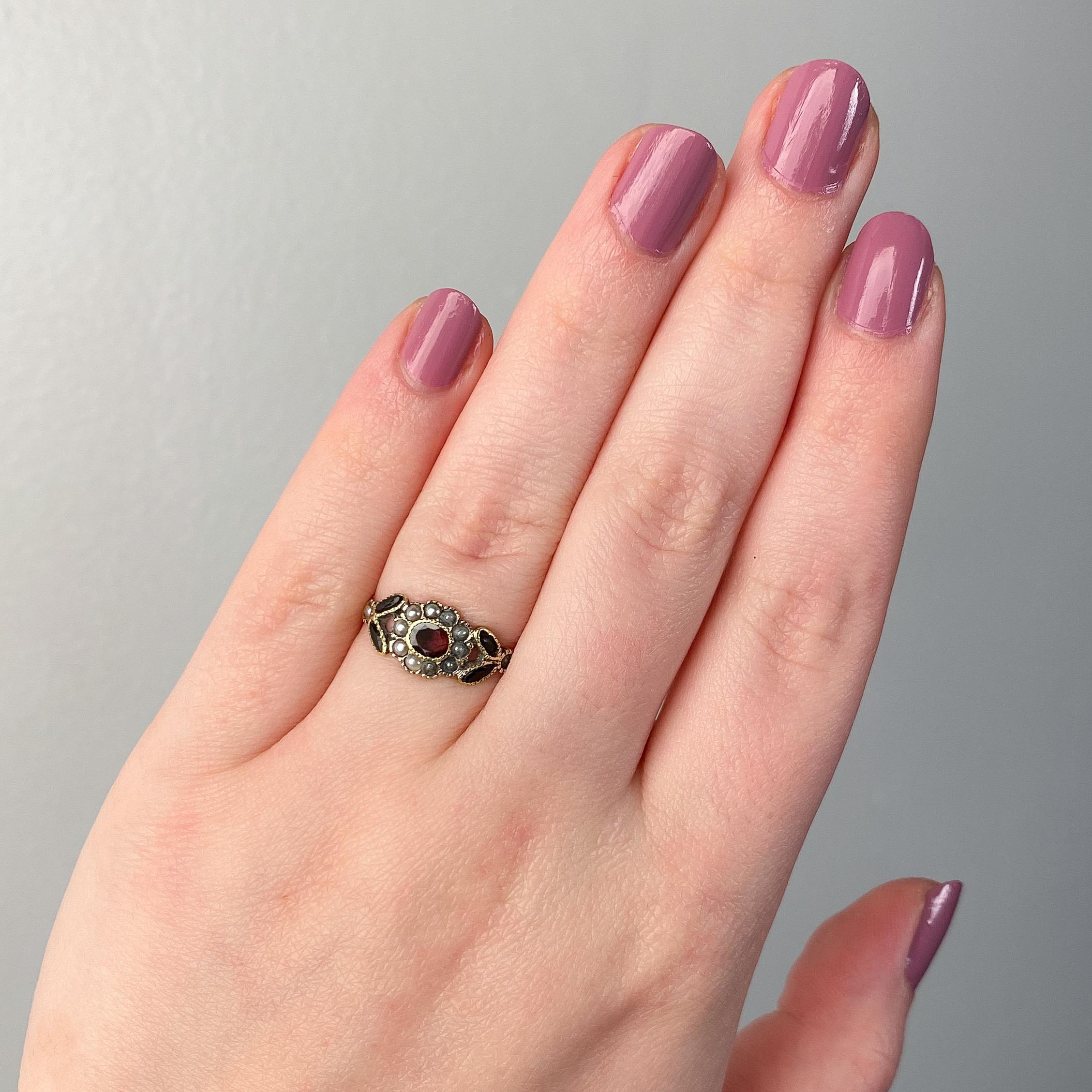 Women's Georgian Garnet Ring of 14k Gold For Sale