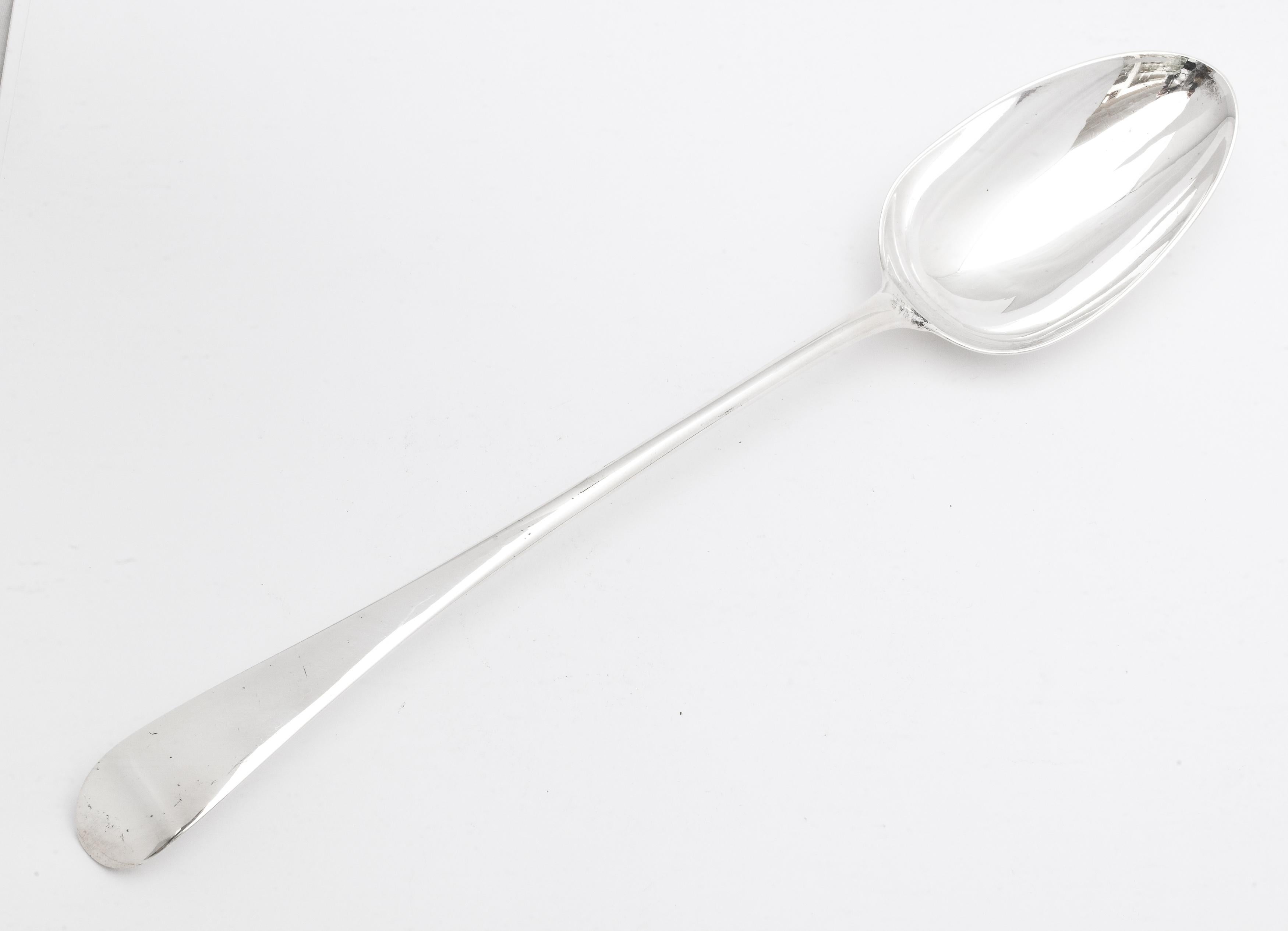 Georgian 'George II' Sterling Silver Stuffing Spoon Dated 1738 In Good Condition For Sale In New York, NY