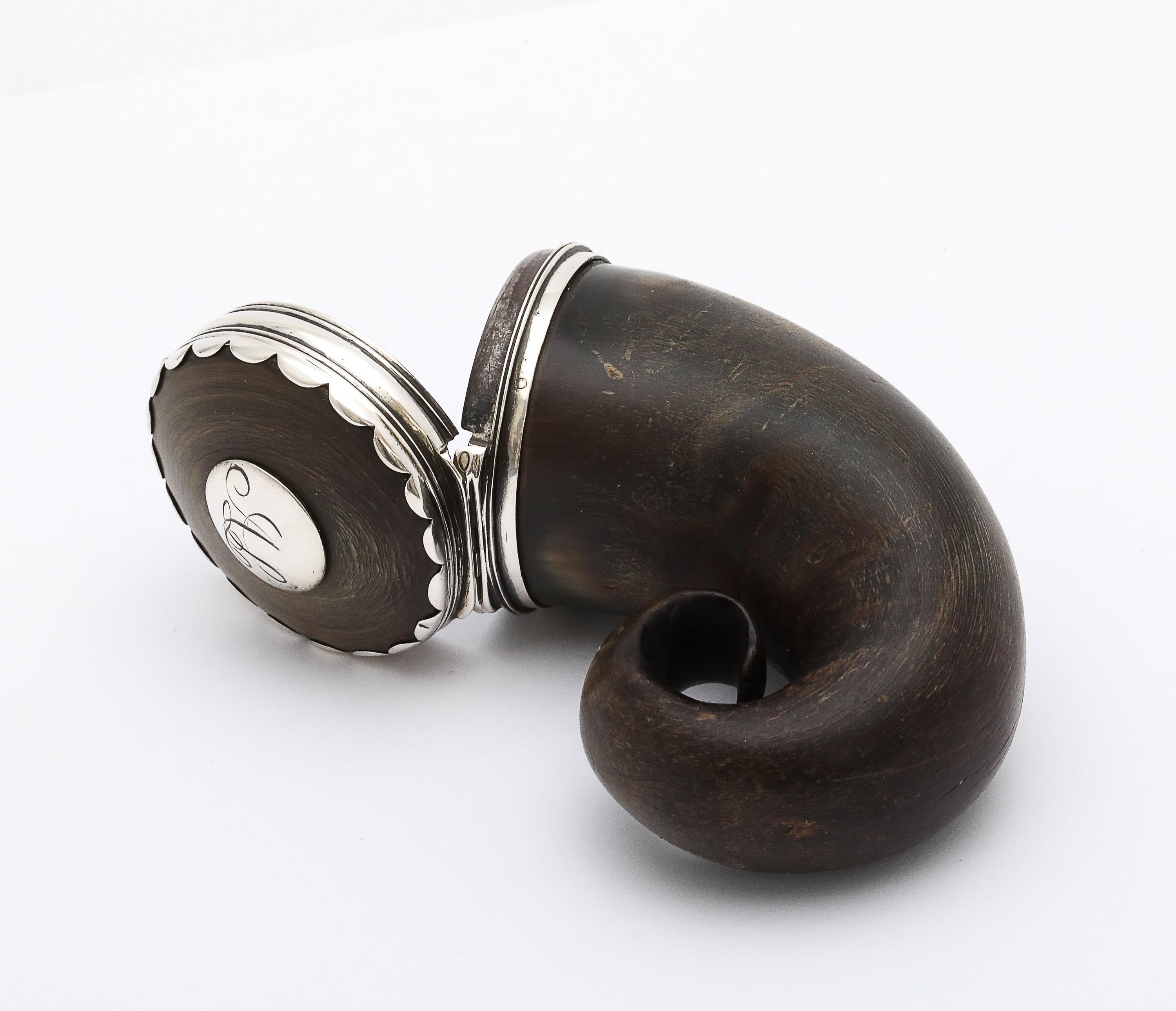 Moule à priser d'époque géorgienne (George III) monté en argent sterling avec couvercle à charnière en vente 7