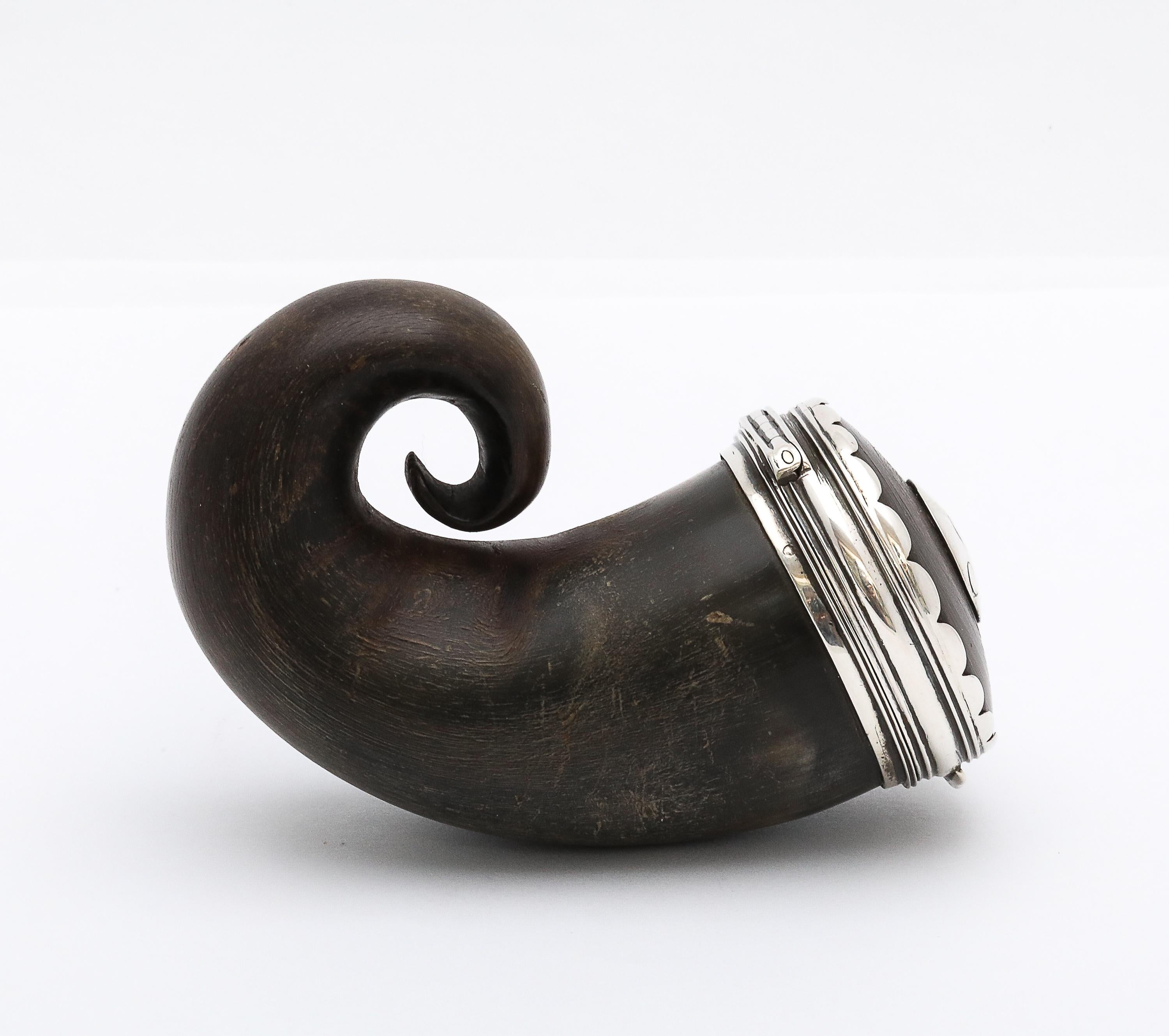 Moule à priser d'époque géorgienne (George III) monté en argent sterling avec couvercle à charnière en vente 1