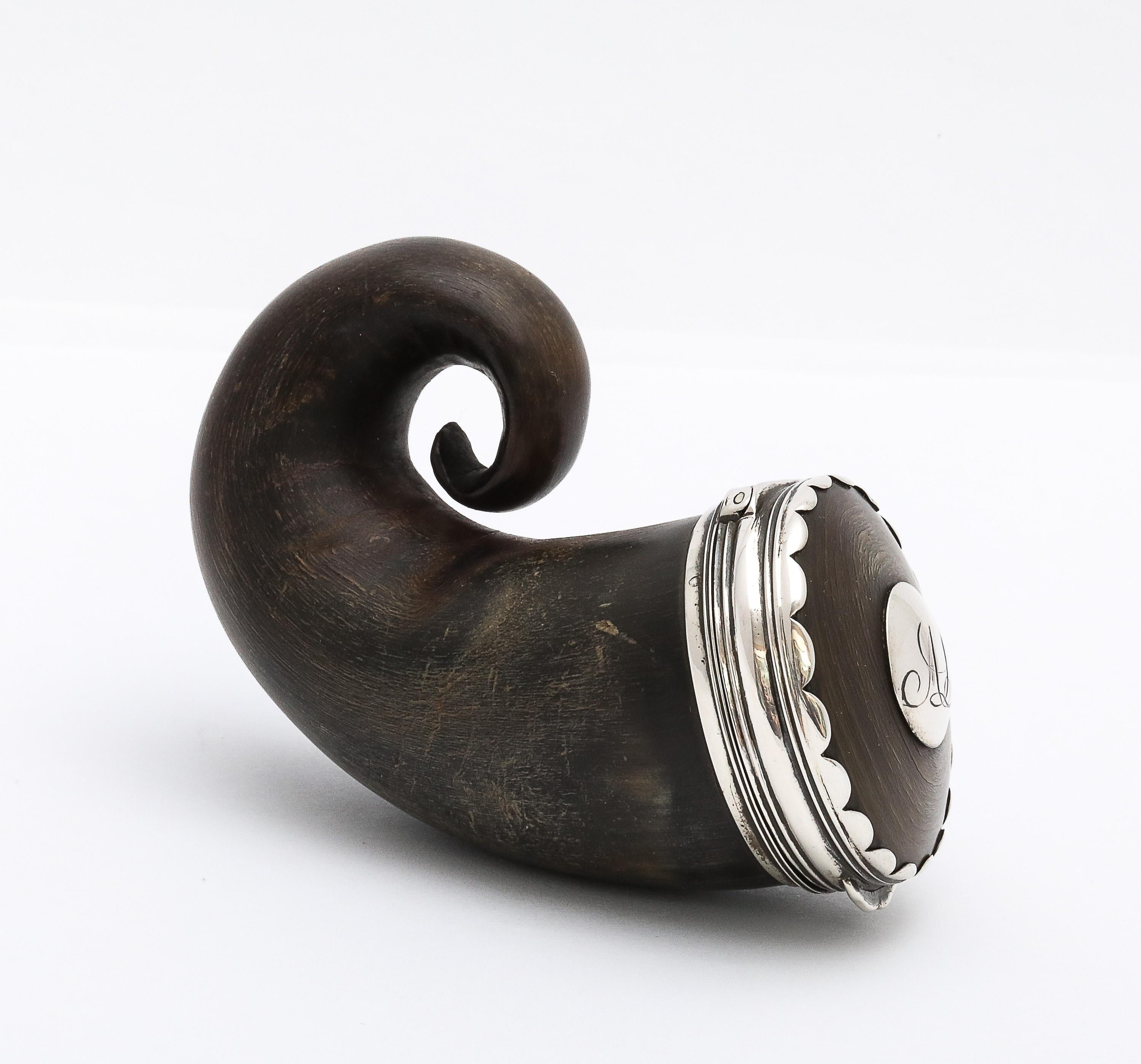 Moule à priser d'époque géorgienne (George III) monté en argent sterling avec couvercle à charnière en vente 2