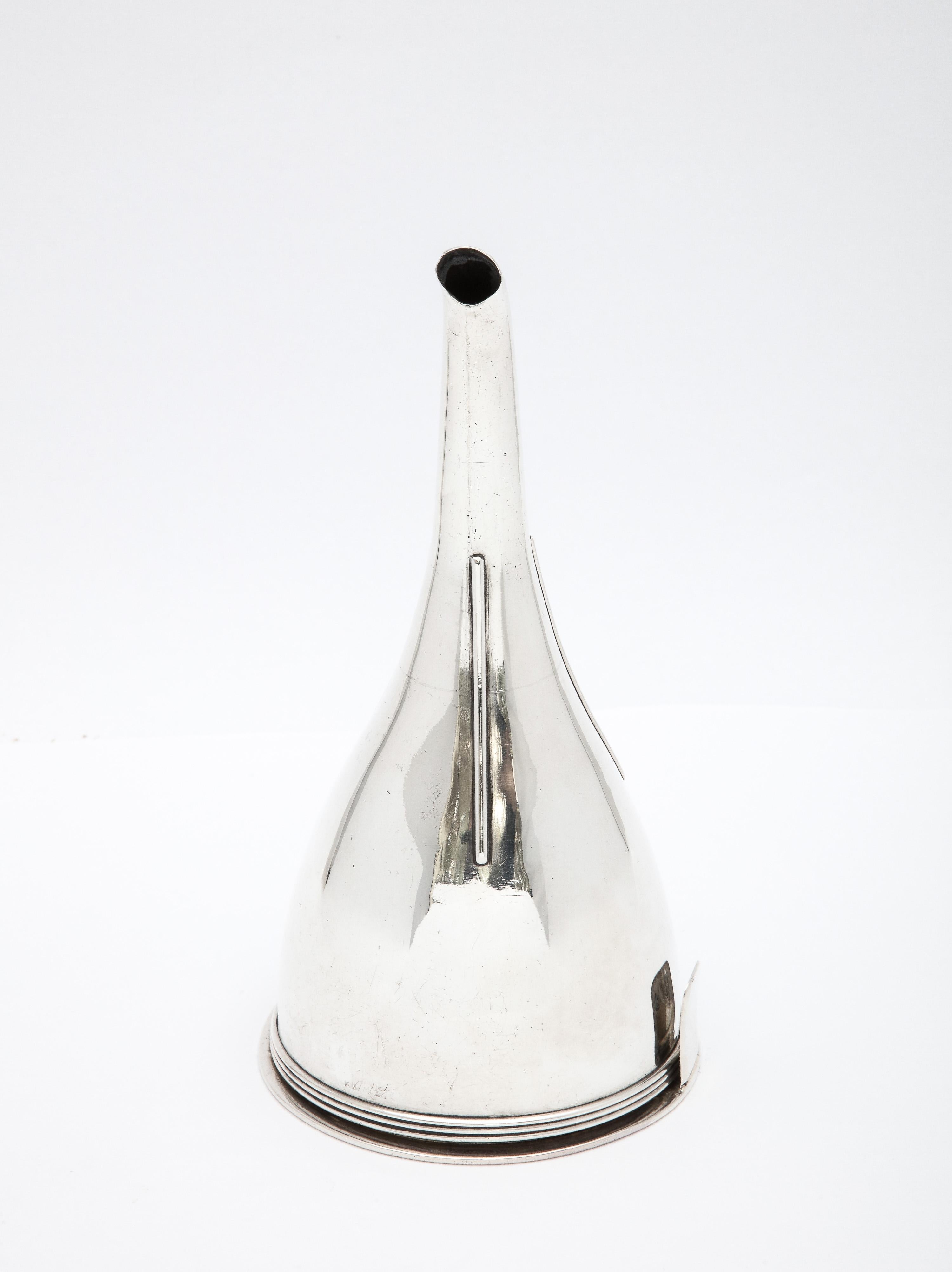 Georgian 'George III' Period Sterling Silver Wine Funnel, by Bateman In Good Condition In New York, NY