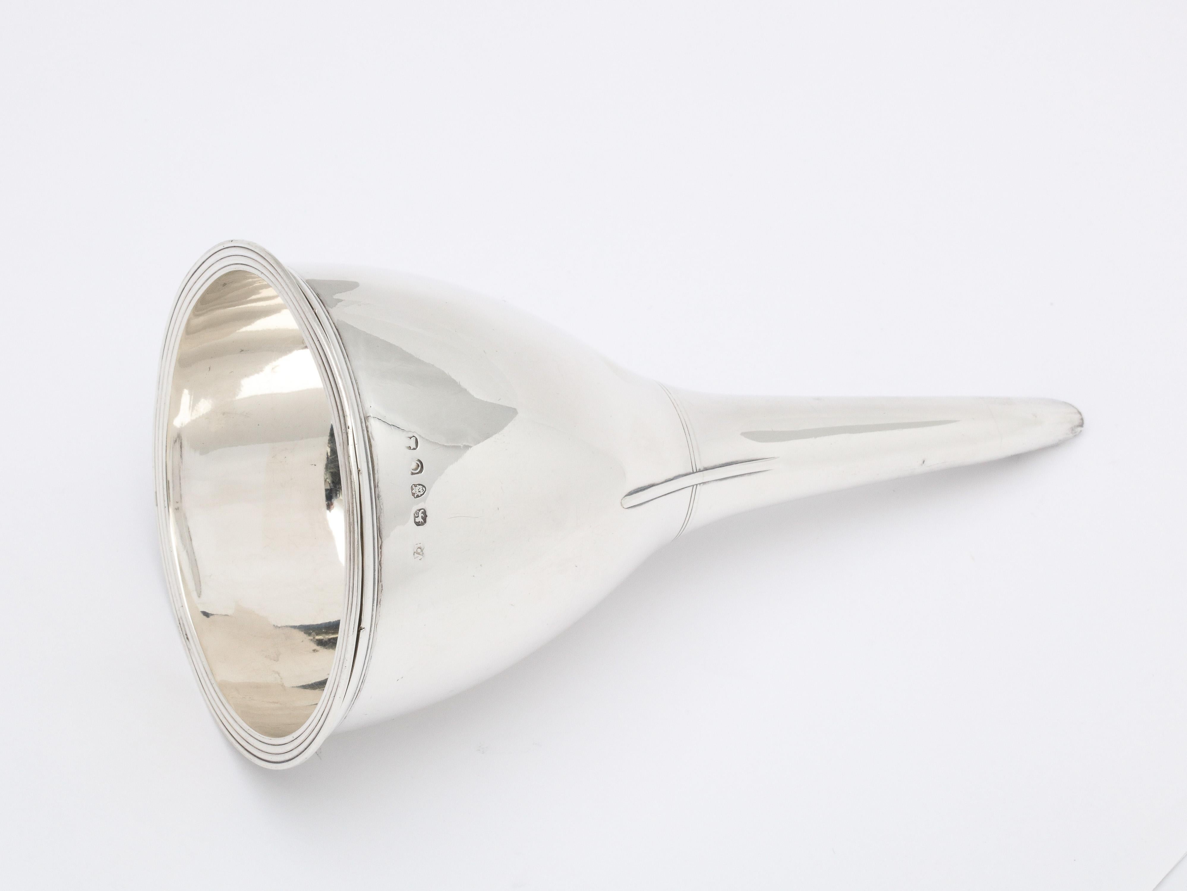 Georgian (George III) Period Sterling Silver Wine Funnel By William Bateman In Good Condition For Sale In New York, NY