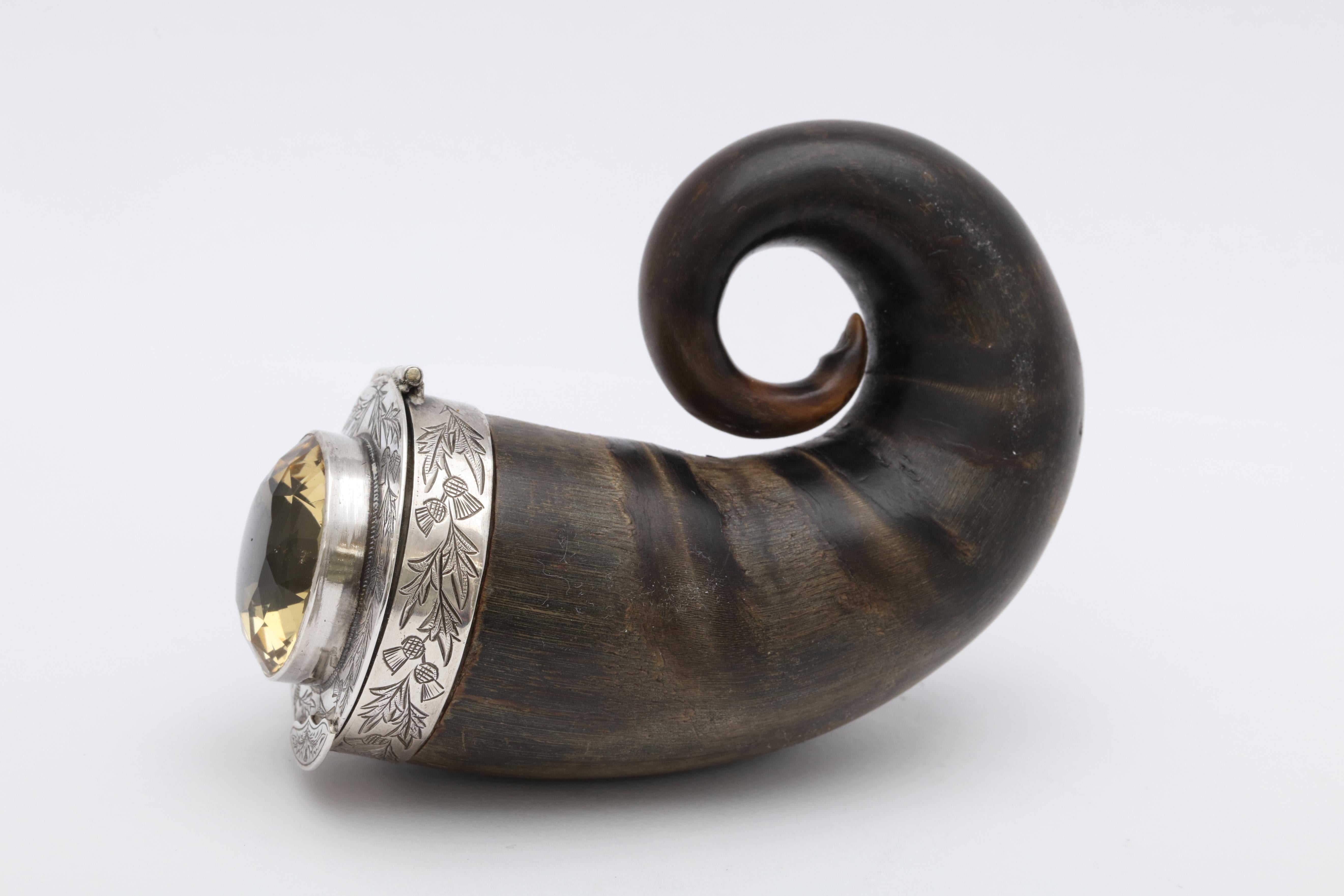 Georgian 'George III' Sterling Silver-Mounted Horn Snuff Mull with Cairngorm In Excellent Condition In New York, NY