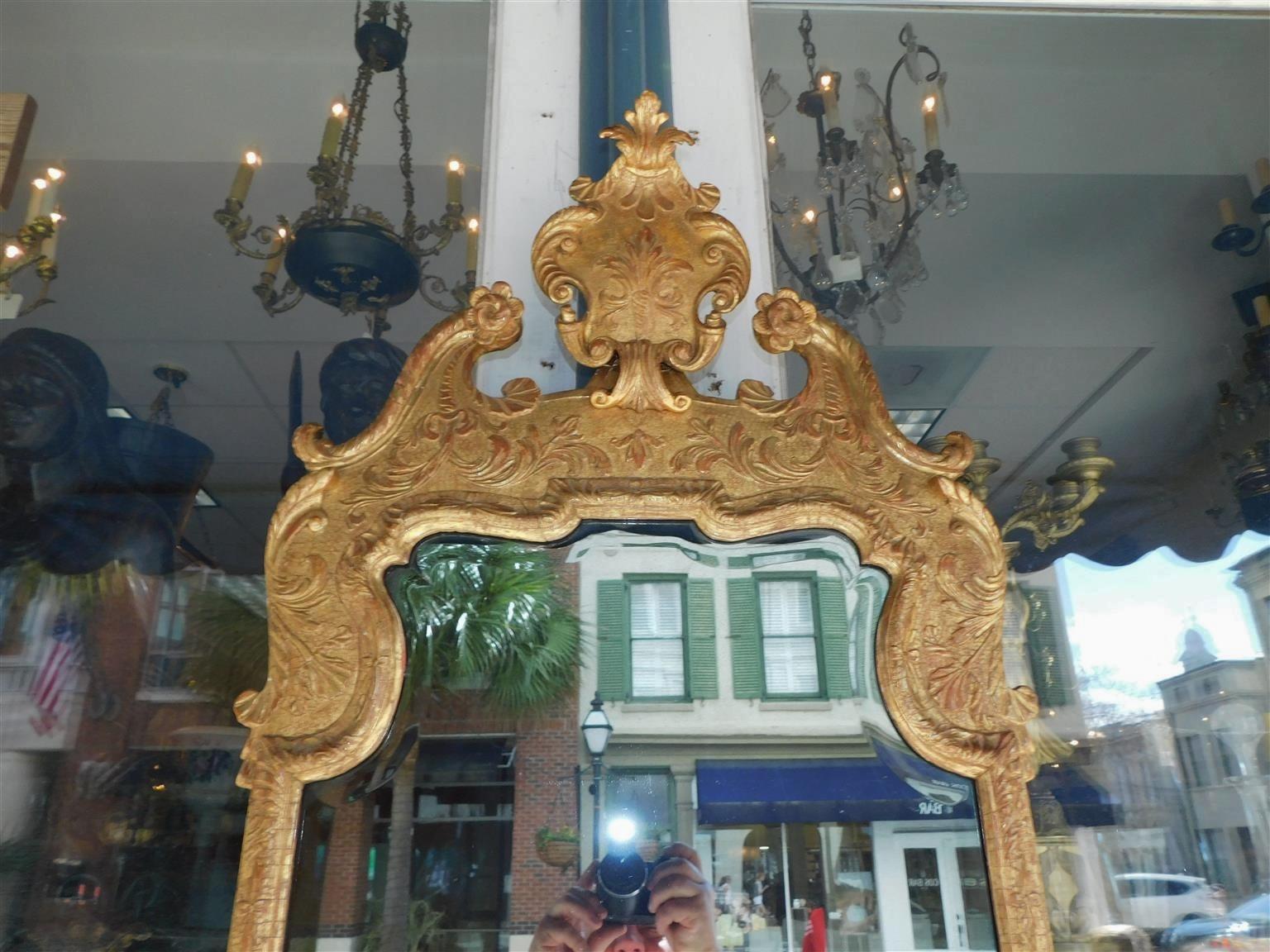 Georgian Gilt Carved Wood Swan Neck Shield Crest Girandole Wall Mirror, C. 1720 In Excellent Condition For Sale In Hollywood, SC