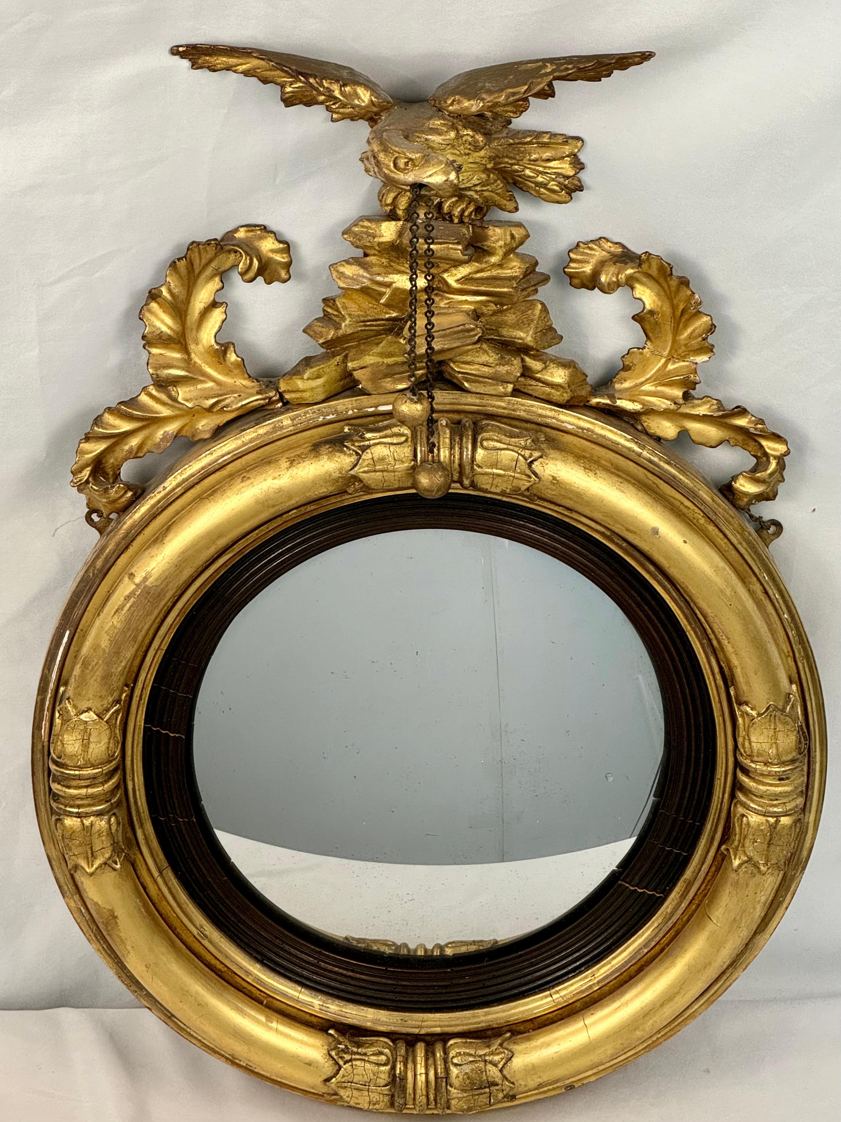 Konvexer Spiegel aus georgischem Giltwood mit Adler im Angebot 6