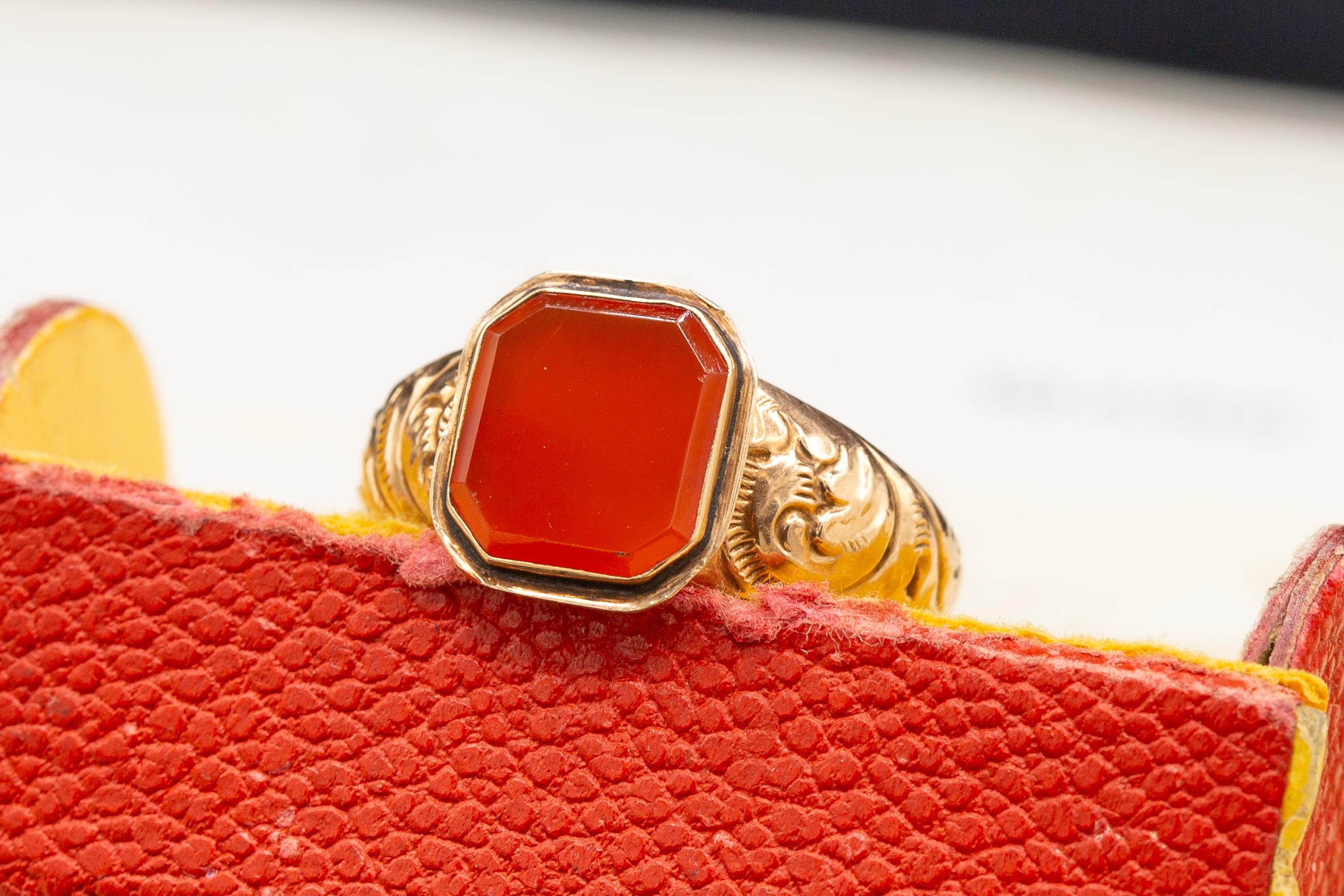 Georgian Gold and Carnelian Signet Ring Large 19th Century Antique Seal Ring  For Sale 4