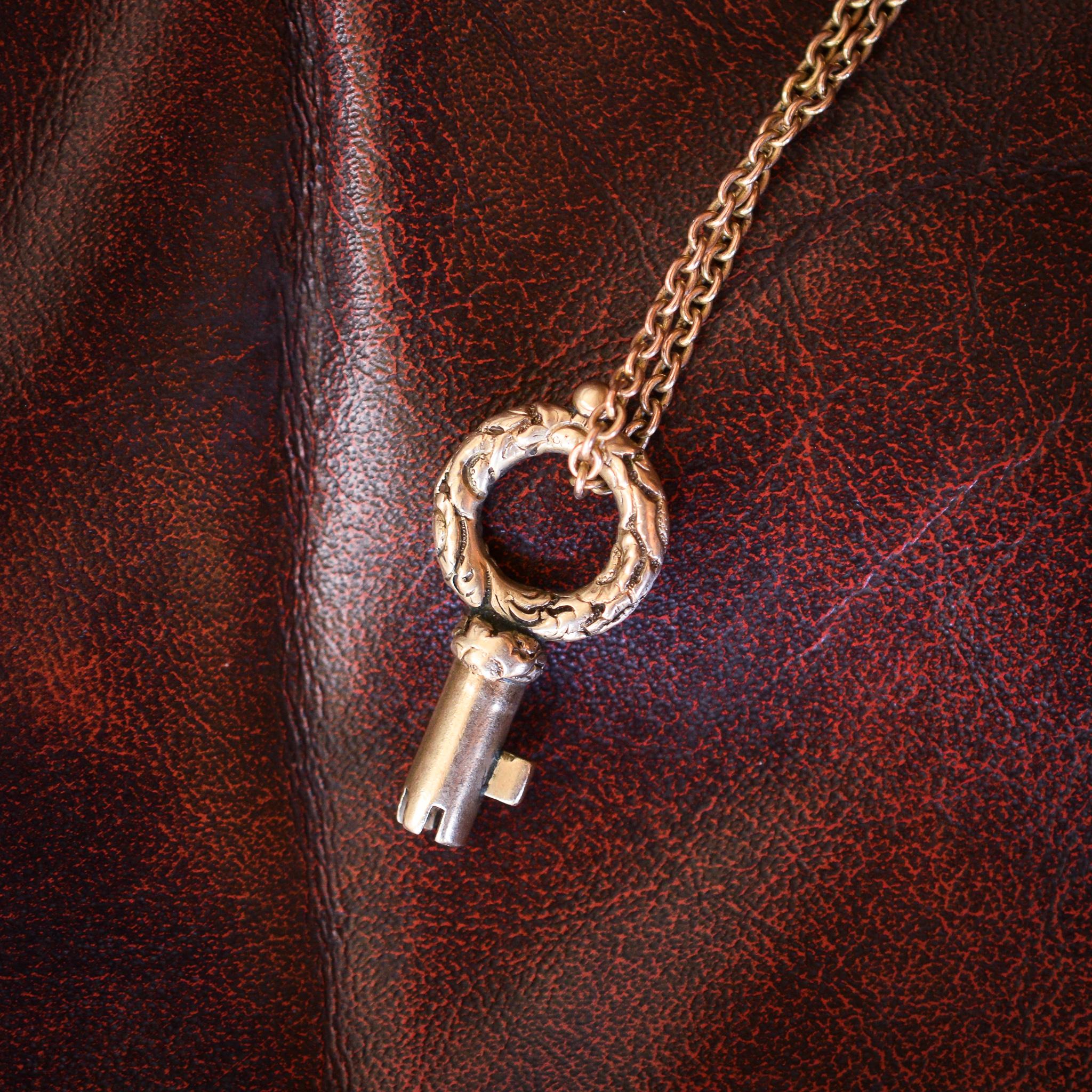 Georgian Gold Bramah Key Pendant In Good Condition In Sale, Cheshire