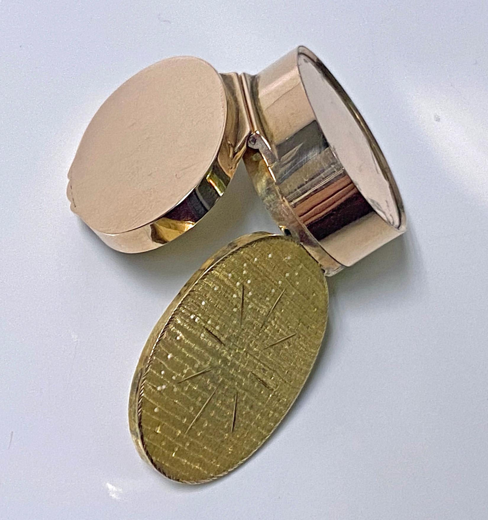 Georgian gold vinaigrette, circa 1800. The oval shape vinaigrette with hinged cover. The interior with beautiful pierced stippled grille, the surround plain rose gold. Gold acid tested as 15-karat. Measures: 1.25 x 0.75 x 0.375 inches. Item weight: