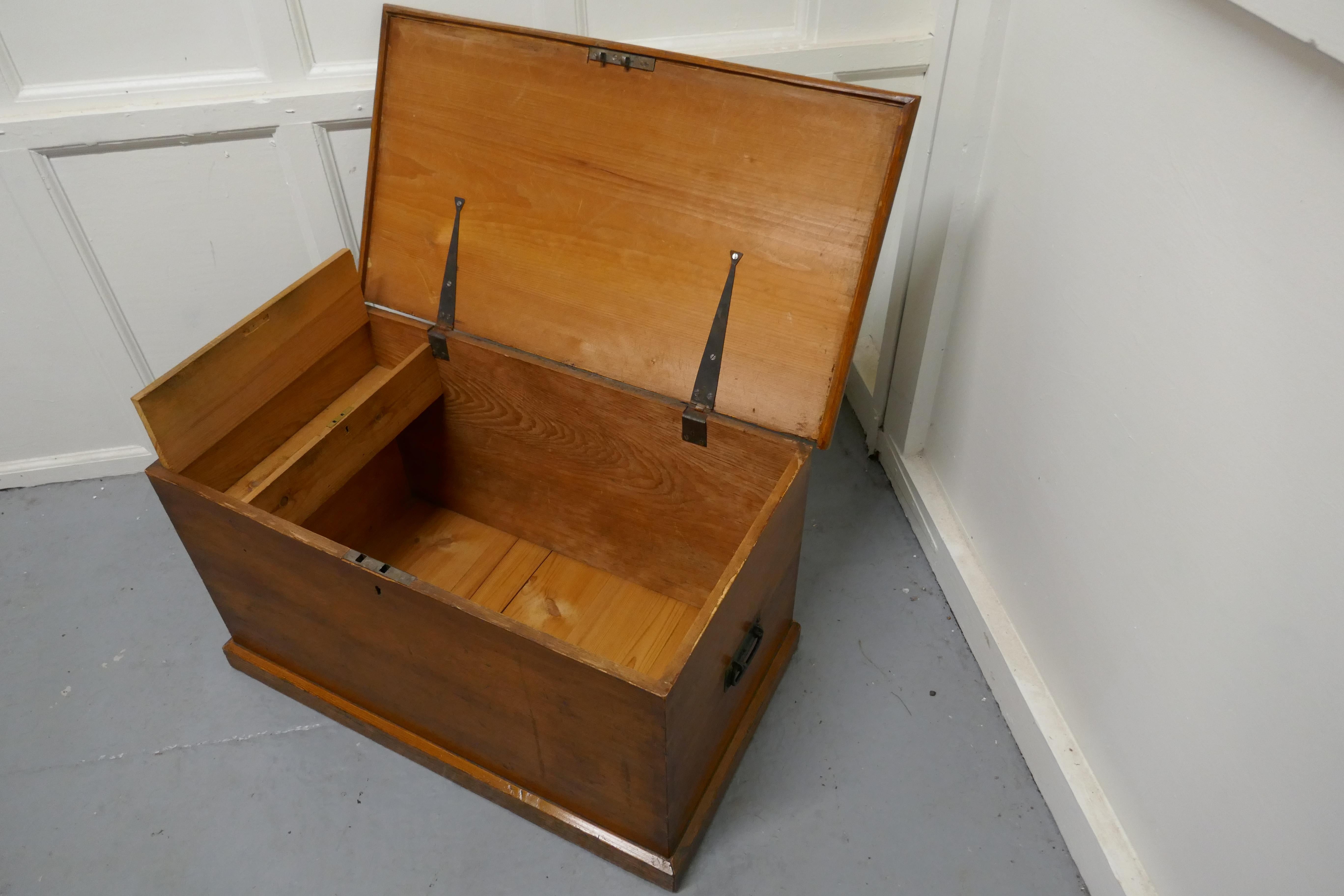 Georgian Golden Finish Oak, Pine Blanket Chest In Good Condition For Sale In Chillerton, Isle of Wight