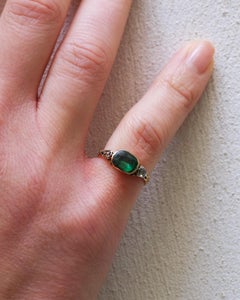 Georgischer Ring mit grünen Diamanten aus 18 Karat Gold