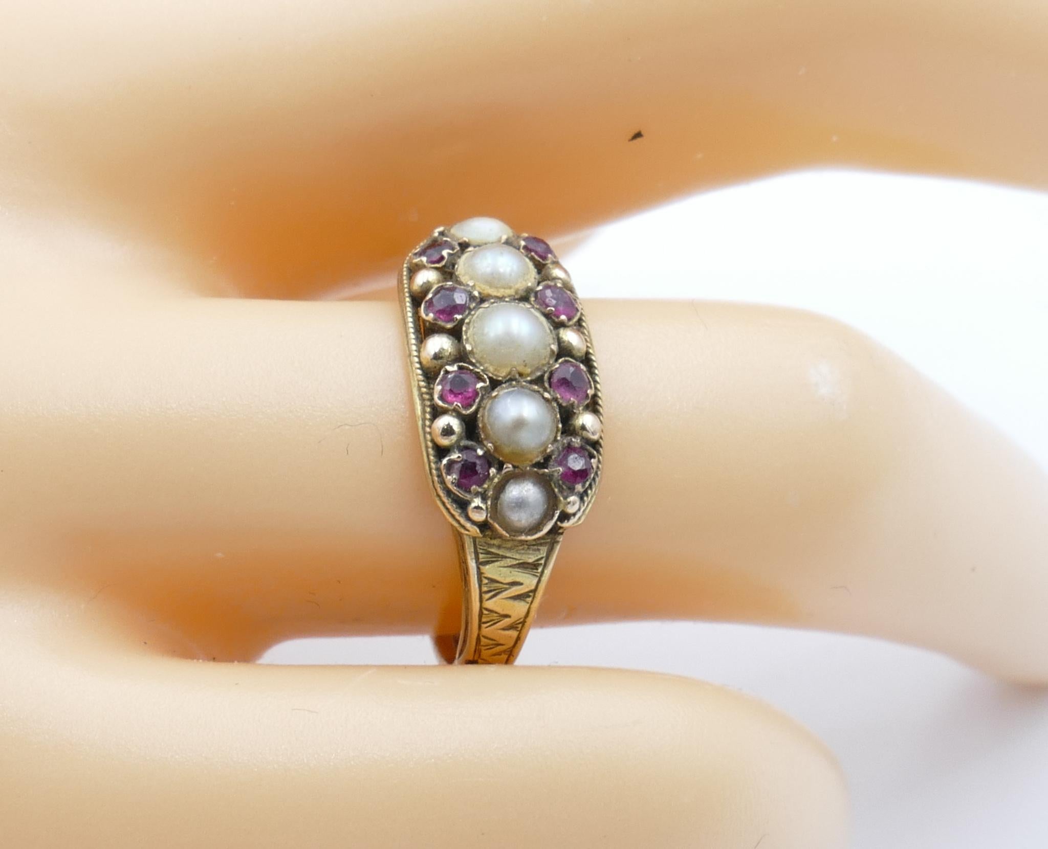 Georgian Hallmarked Garnet & Seed Pearl Band Ring In Good Condition For Sale In Splitter's Creek, NSW