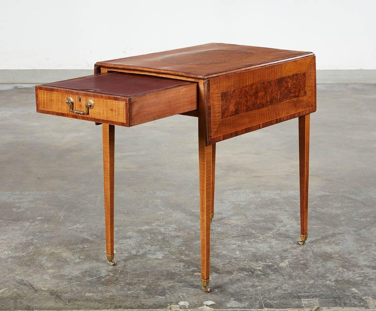 Georgianischer Harewood-Pembroke-Tisch (Laubholz) im Angebot