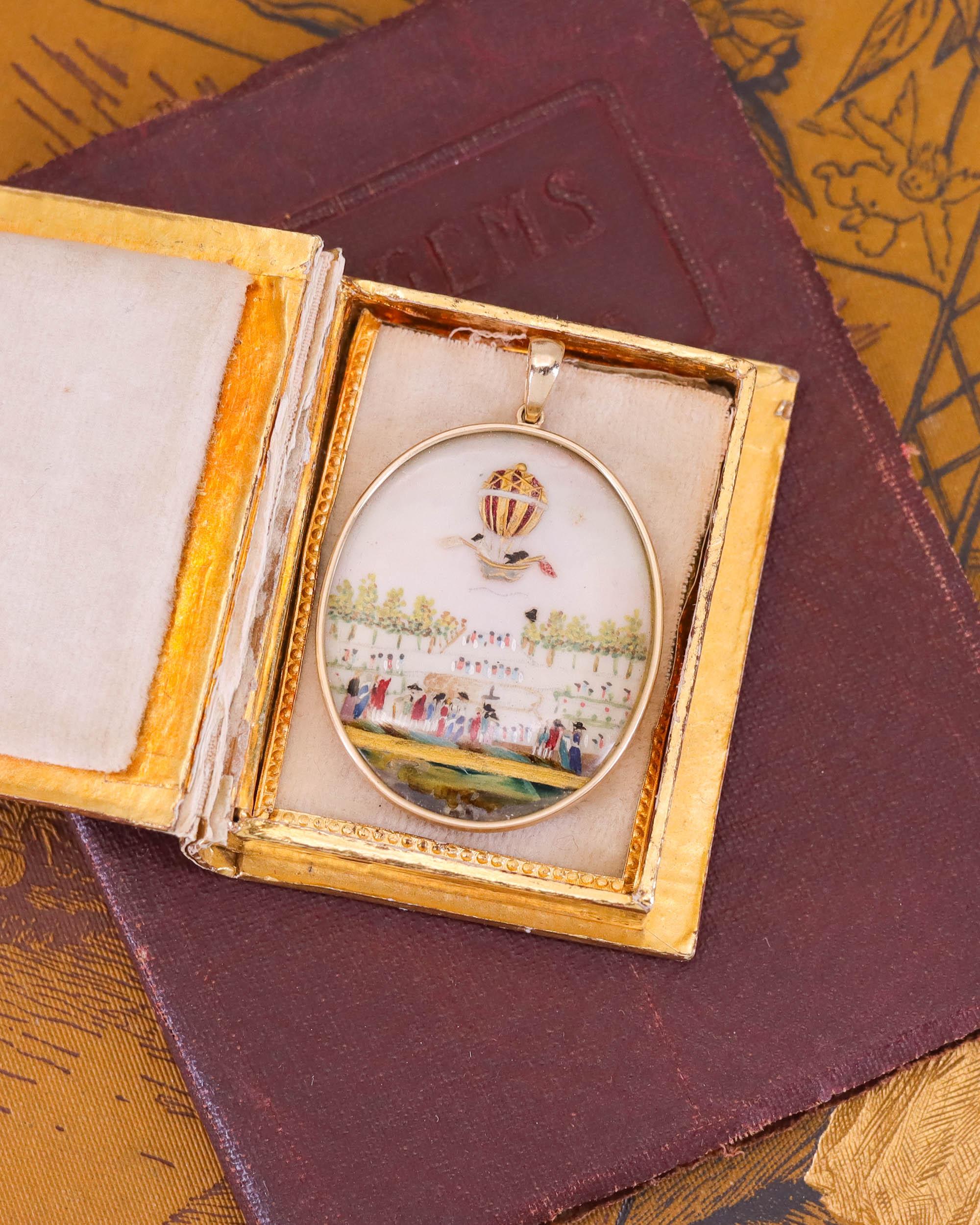 Ciondolo georgiano in miniatura a forma di mongolfiera in oro 14k in vendita 1