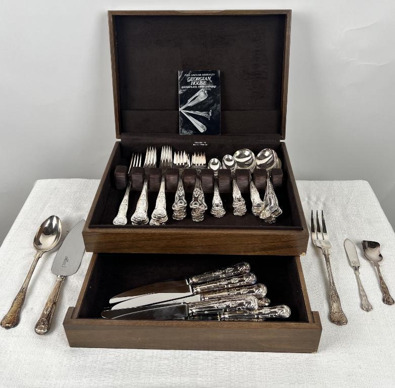 Georgian House Stainless Silverplate English Flatware with Original Box, 65 pcs:
A distinguished offering of classic refinement, this 65-piece Georgian House Stainless Silverplate Flatware Set epitomizes traditional English elegance with enduring
