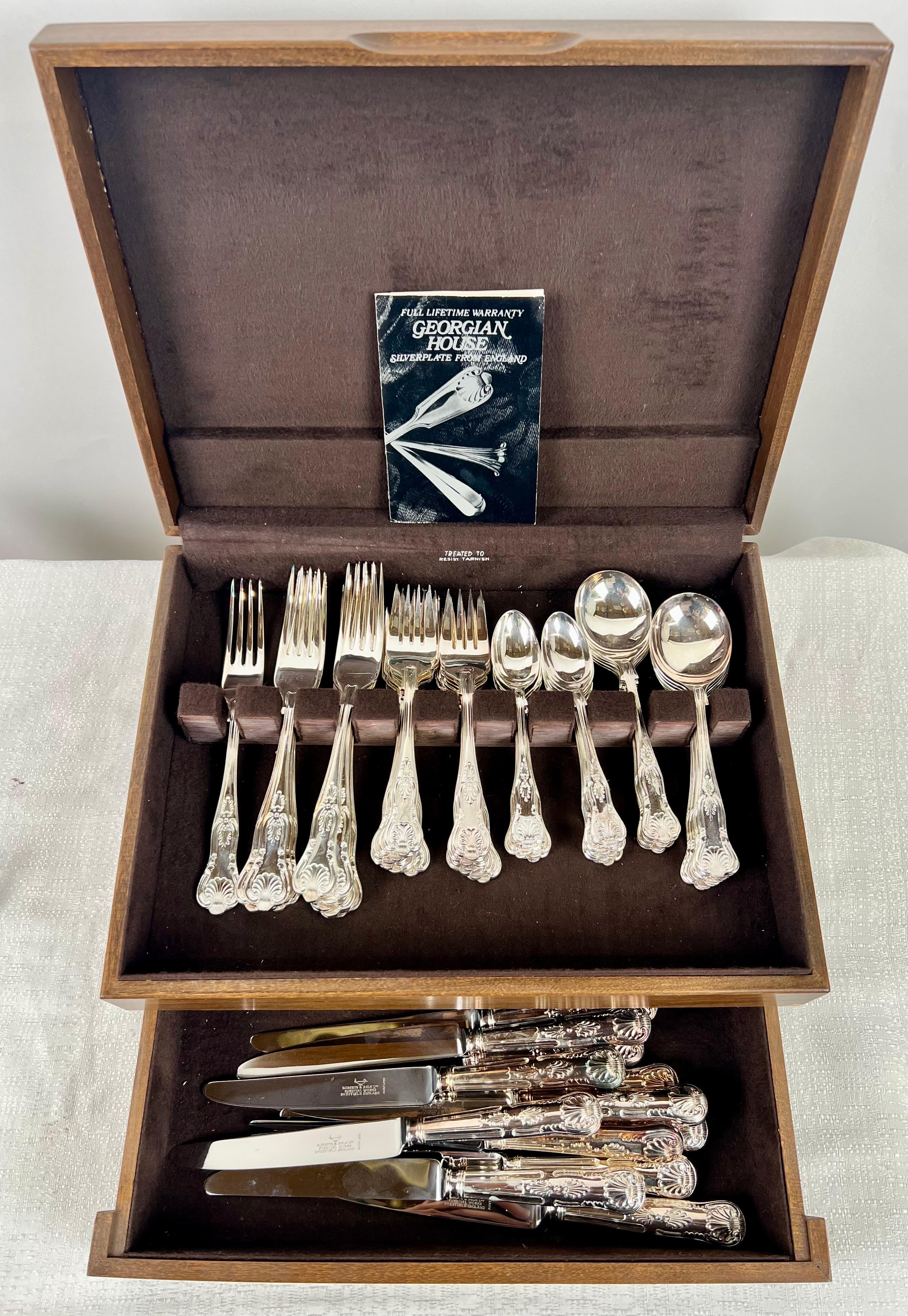 Georgian House Stainless Silverplate English Flatware with Original Box, 65 pcs In Good Condition For Sale In Plainview, NY