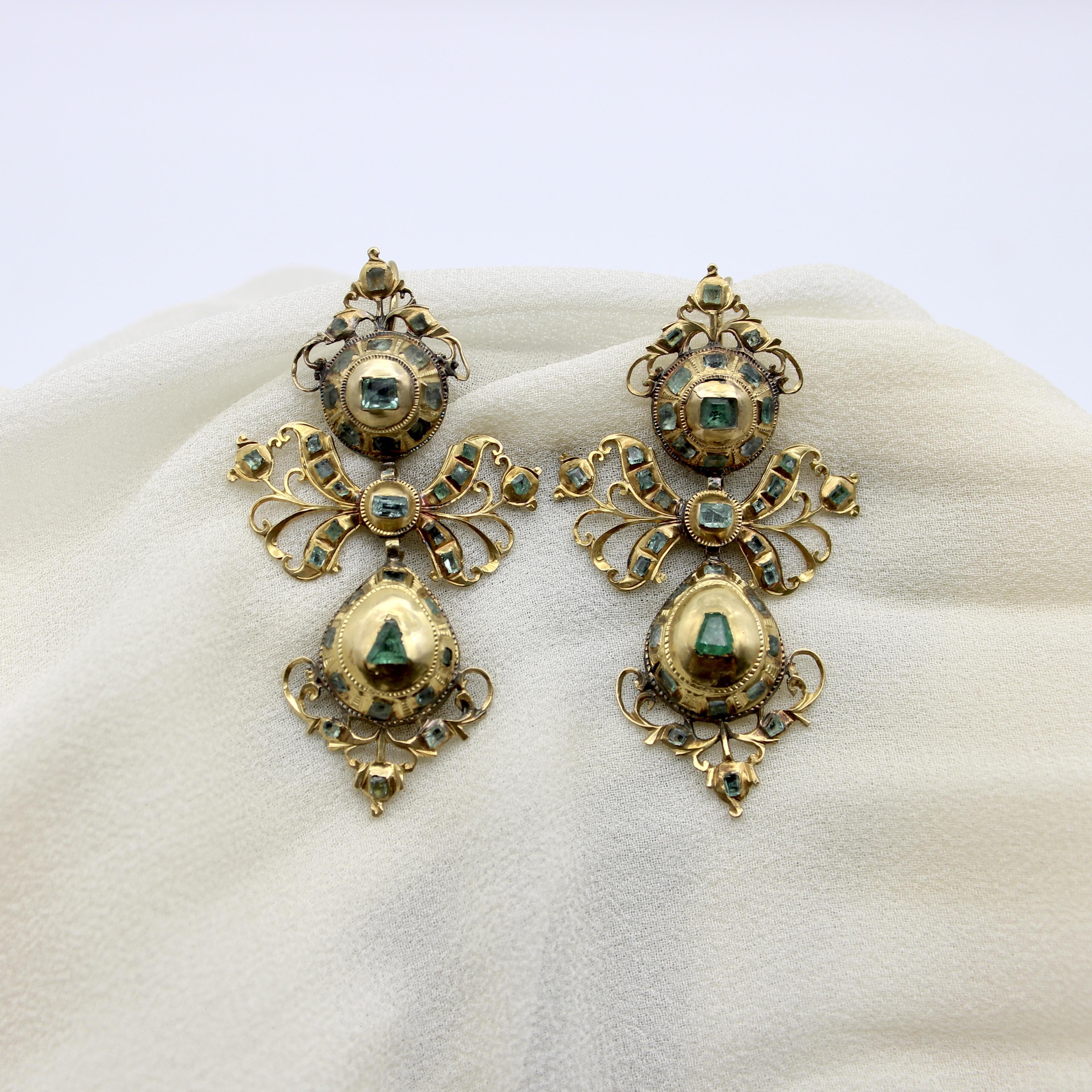 Women's or Men's Georgian Iberian 18K Gold Pendeloque Emerald Earrings