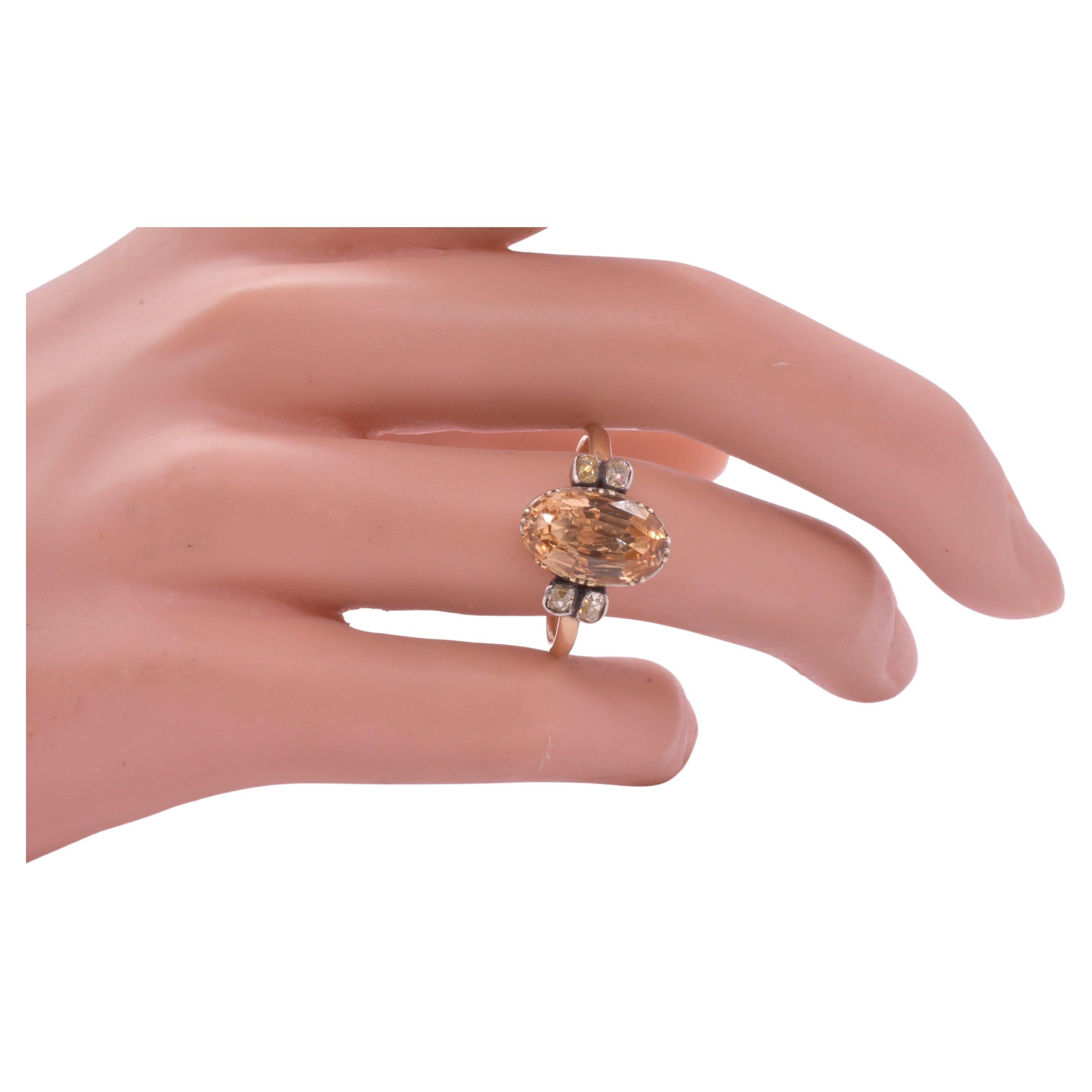 Georgianischer kaiserlicher Topas Solitär-Ring mit Diamanten flankiert von Diamanten (Antiker Kissenschliff)