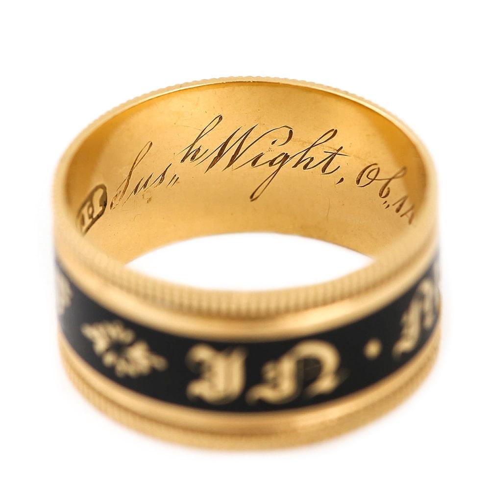 Georgian 'In Memory Of' 18 Karat Gold Black Enamel Band Ring, circa 1823 4