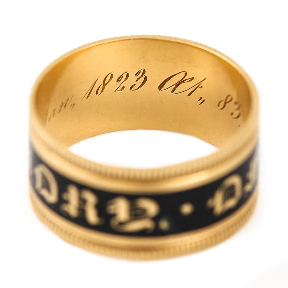 Georgian 'In Memory Of' 18 Karat Gold Black Enamel Band Ring, circa 1823 6
