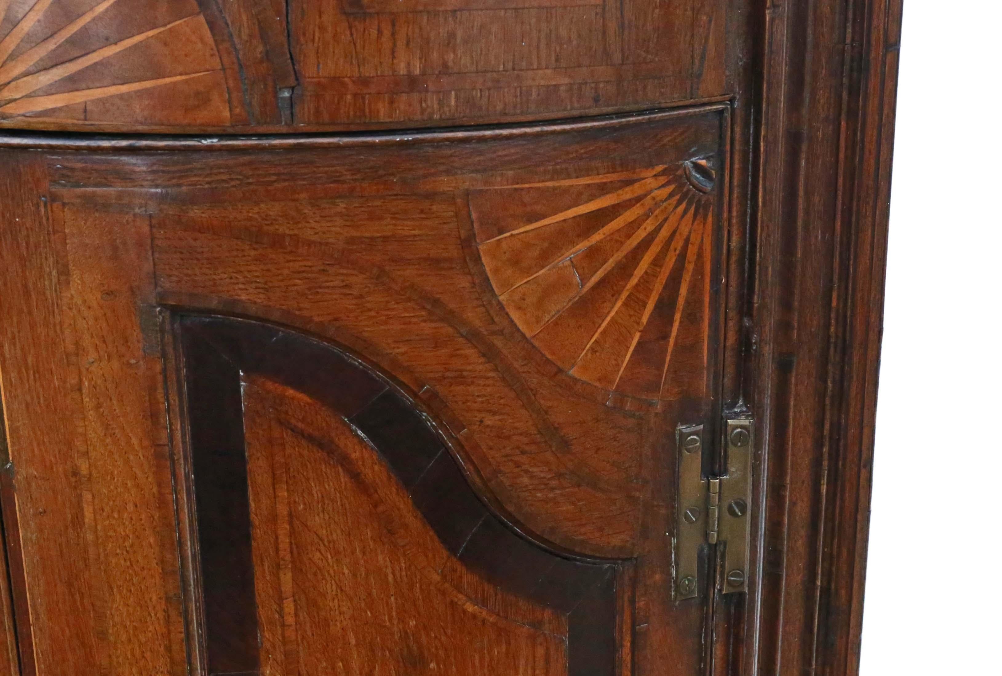 Georgianischer Eckschrank aus Eiche mit Intarsien im Zustand „Gut“ im Angebot in Wisbech, Cambridgeshire