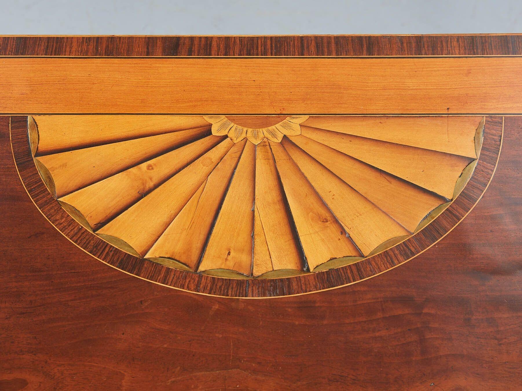 Georgianischer Demilune-Tisch mit Intarsien im Zustand „Gut“ im Angebot in Greenwich, CT