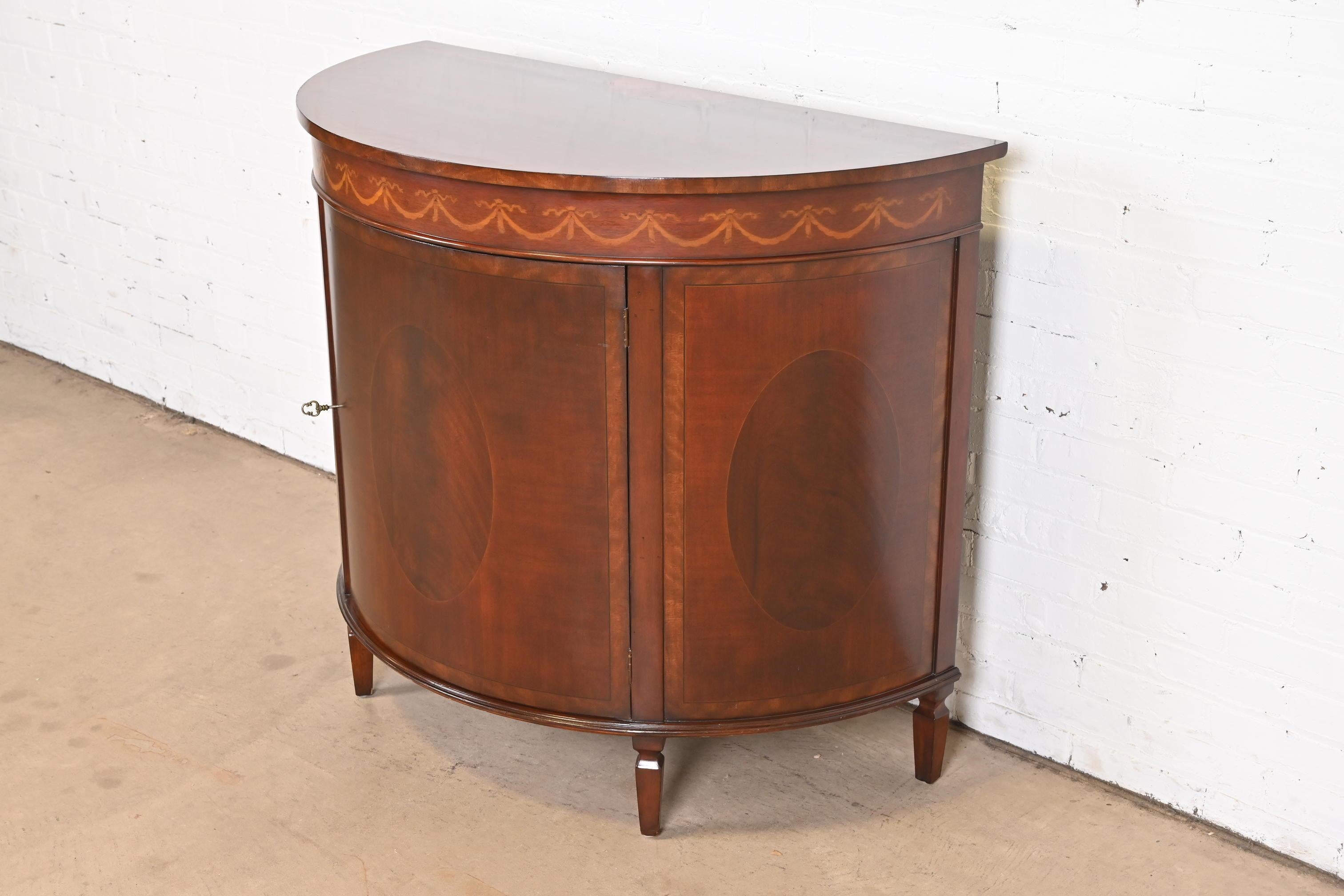 Georgian Inlaid Mahogany Demilune Cabinet in the Manner of Baker Furniture In Good Condition In South Bend, IN