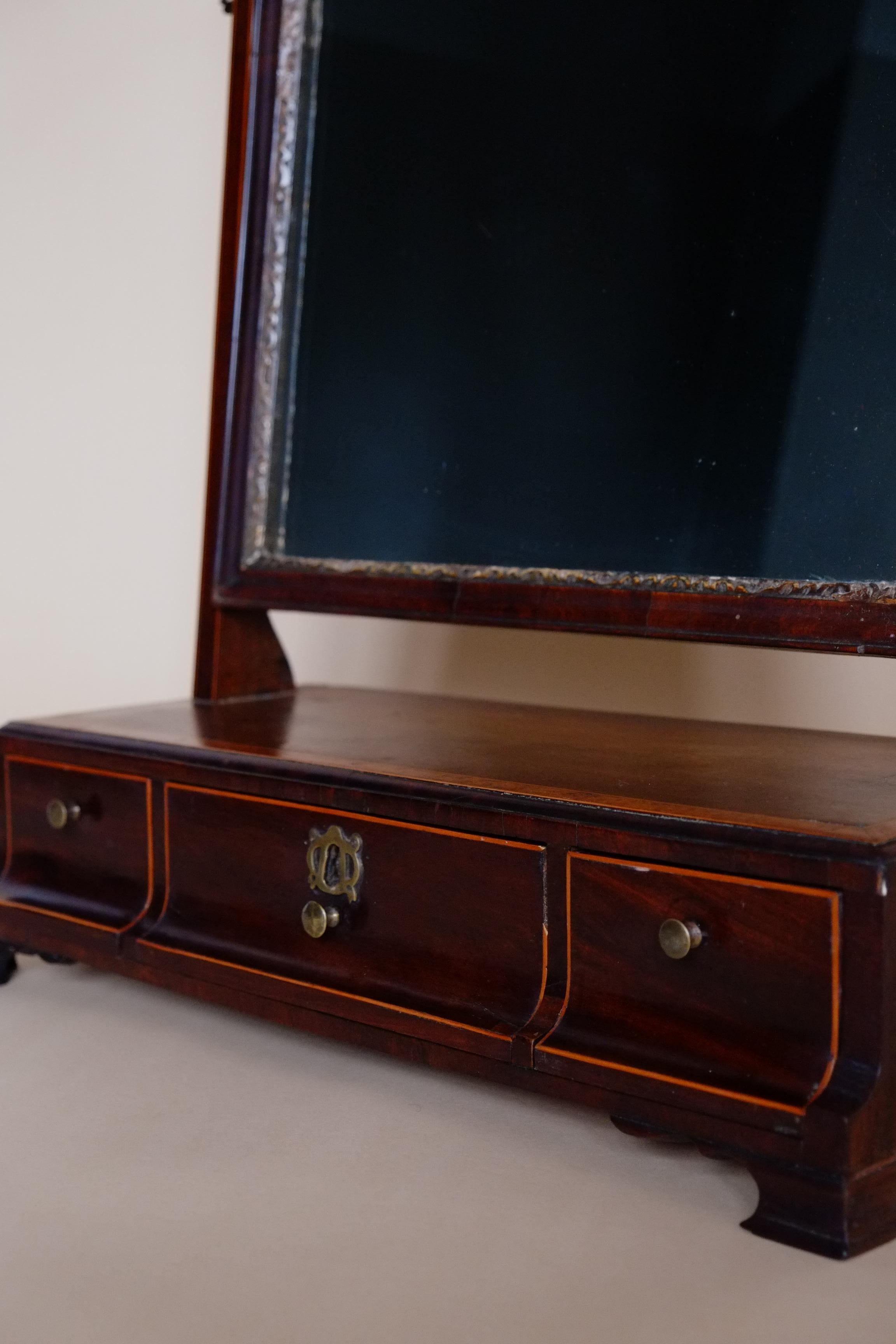 Georgian Inlaid Mahogany & Maple English Vanity Table Mirror with Drawers  For Sale 5