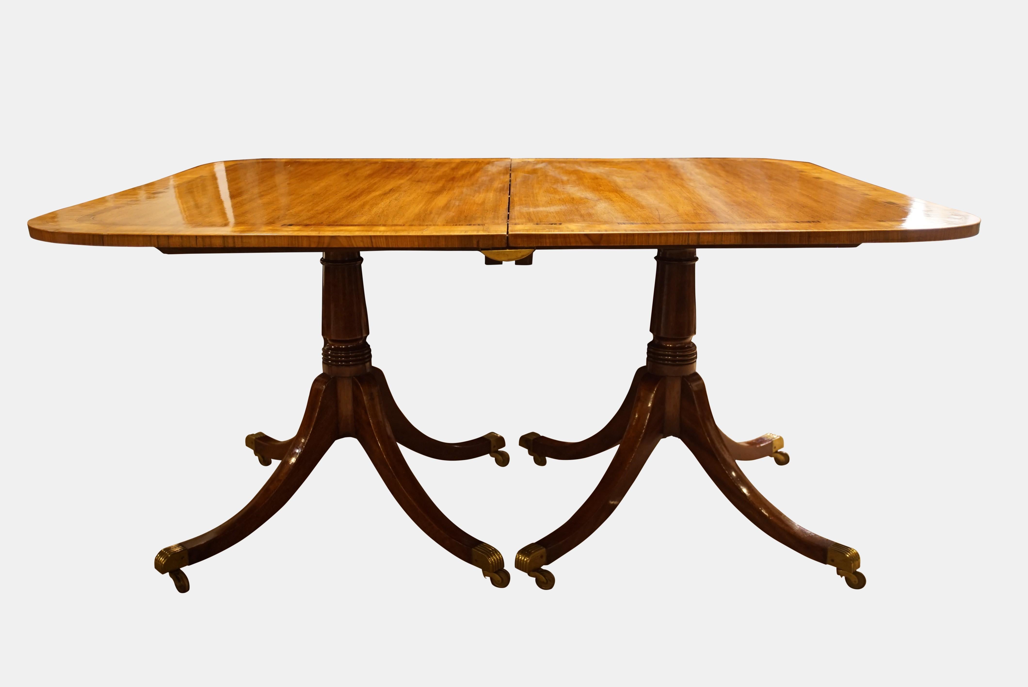 Georgian Inlaid Mahogany Pedestal Dining Table In Good Condition For Sale In Salisbury, GB