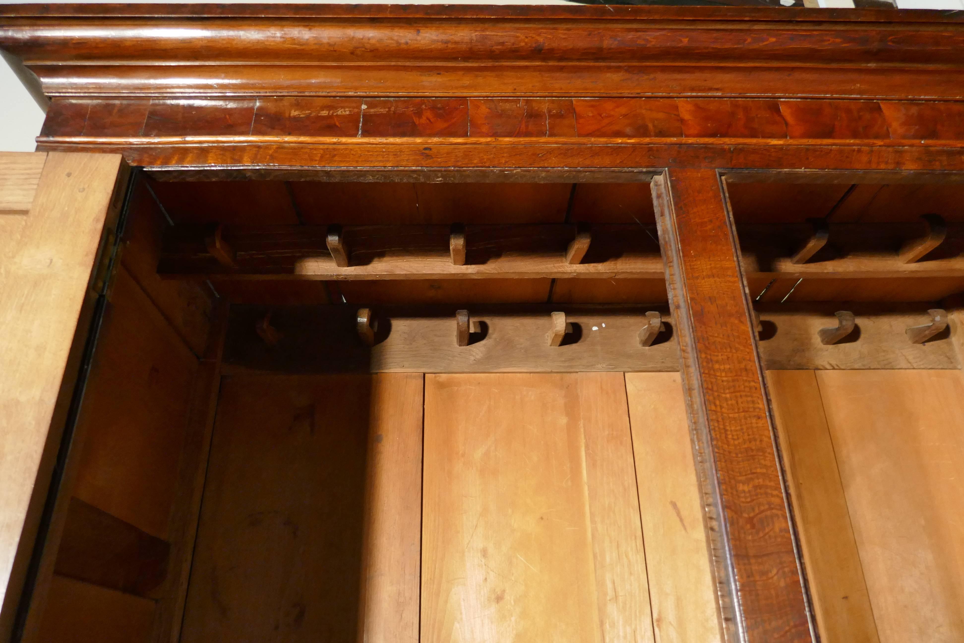 Georgian Inlaid Oak Housekeepers or Cloakroom Hanging Cupboard In Good Condition In Chillerton, Isle of Wight