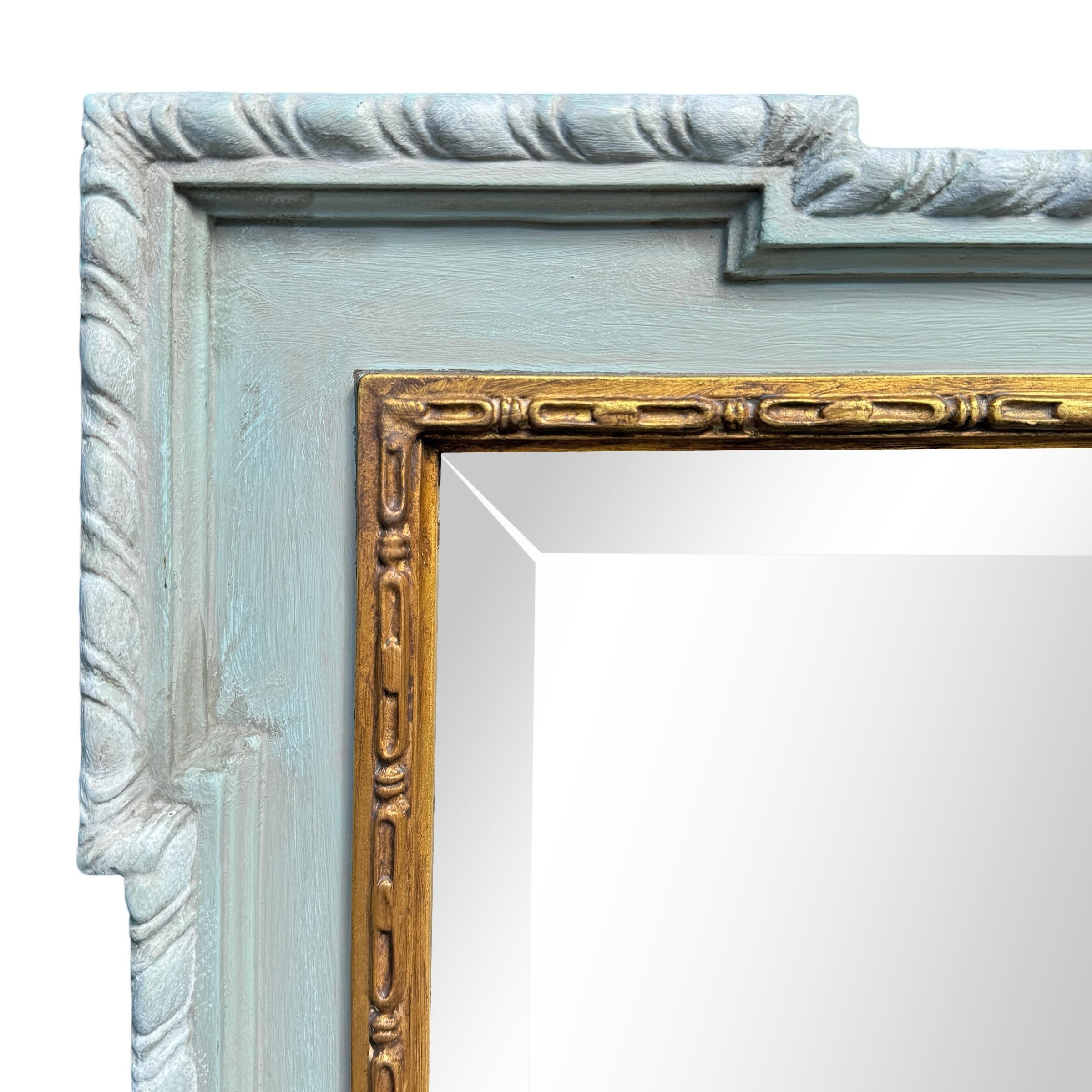 Miroir encadré peint sarcelle d'inspiration géorgienne Bon état - En vente à Chicago, IL