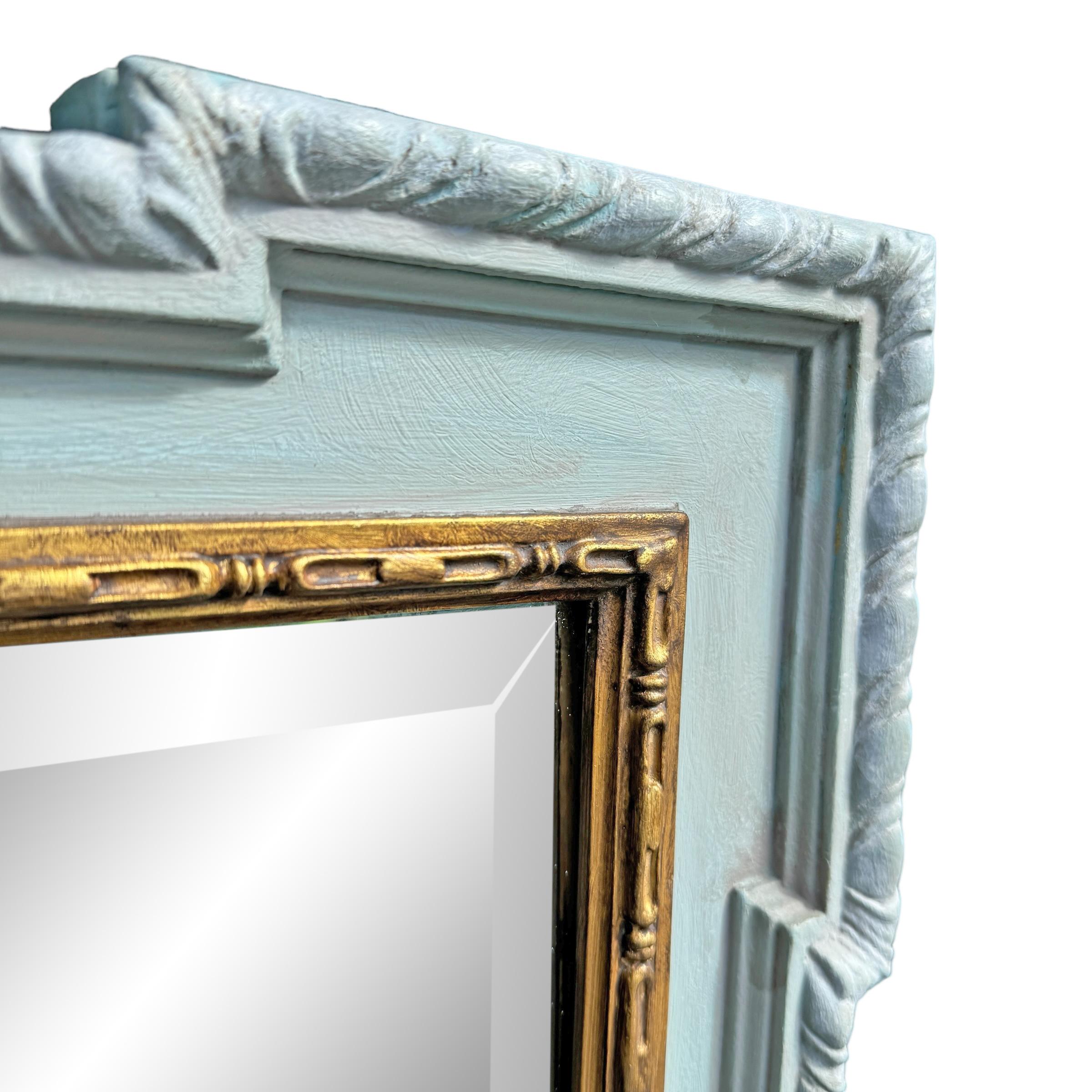 Miroir encadré peint sarcelle d'inspiration géorgienne en vente 2
