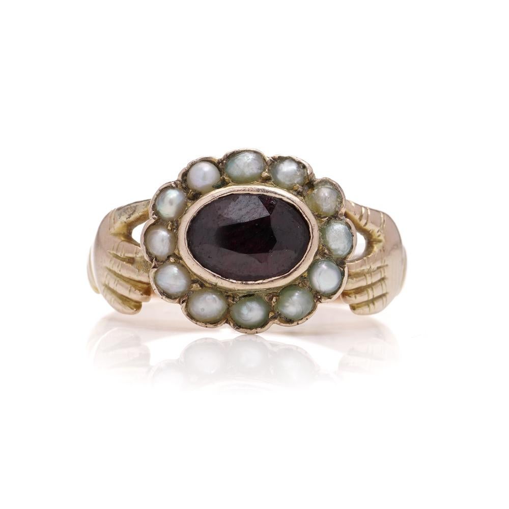 Georgian Fede garnet and pearl ring in 15kt gold  In Good Condition For Sale In Braintree, GB