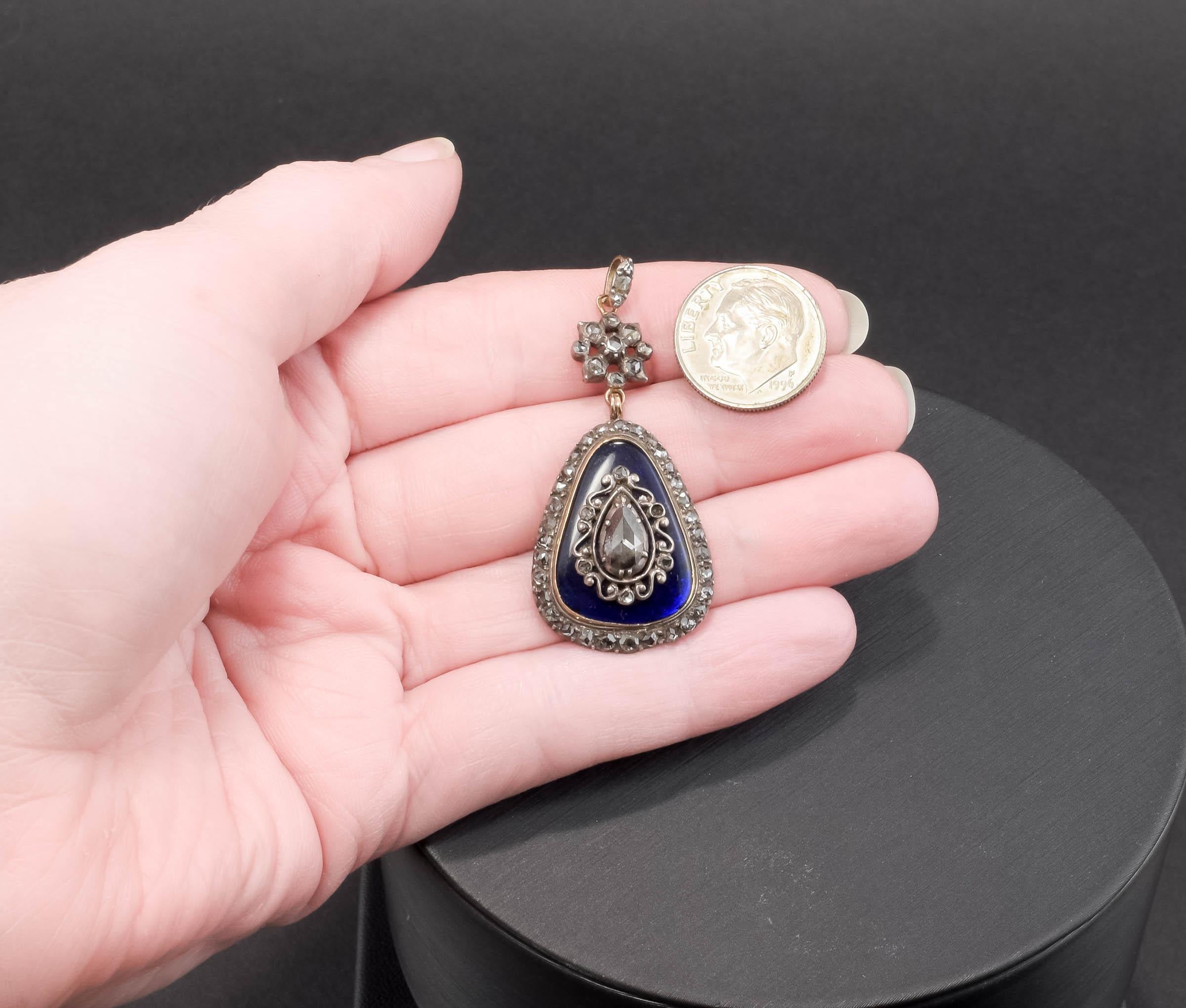 Georgianischer großer Diamant & Bristol Blue Glass Tropfenanhänger mit Handgravur im Angebot 1
