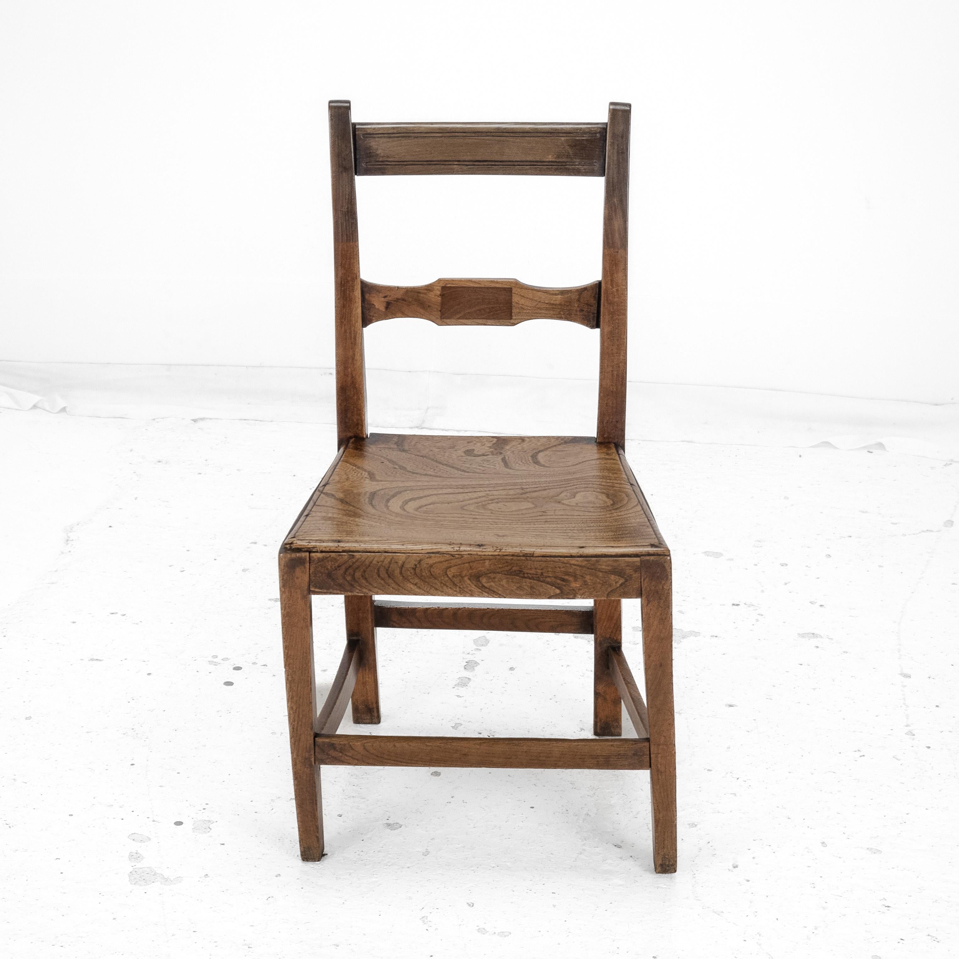 Chaise de campagne en orme et noyer de la fin du XVIIIe siècle (George III Hall Dining) en vente 6