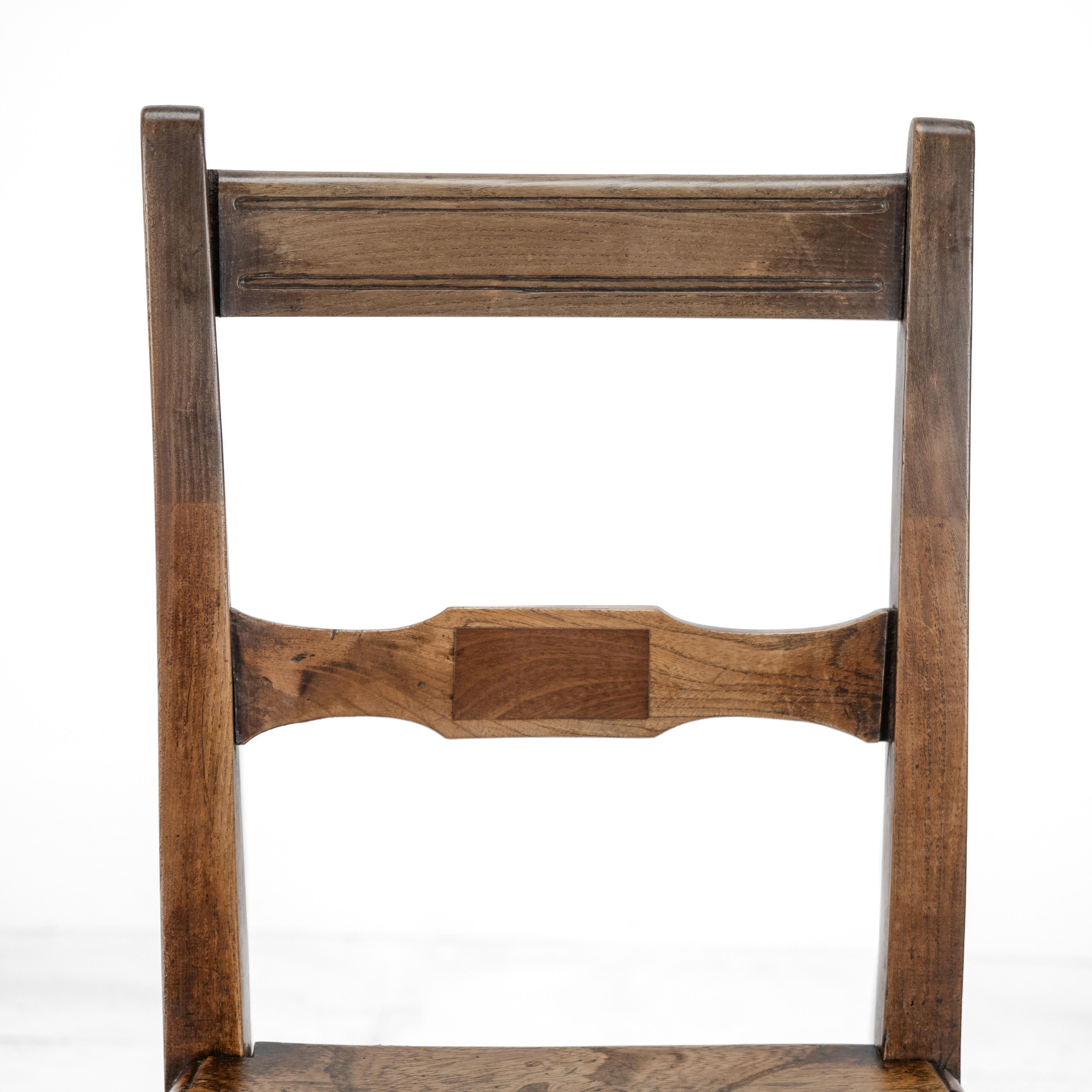 Chaise de campagne en orme et noyer de la fin du XVIIIe siècle (George III Hall Dining) en vente 9