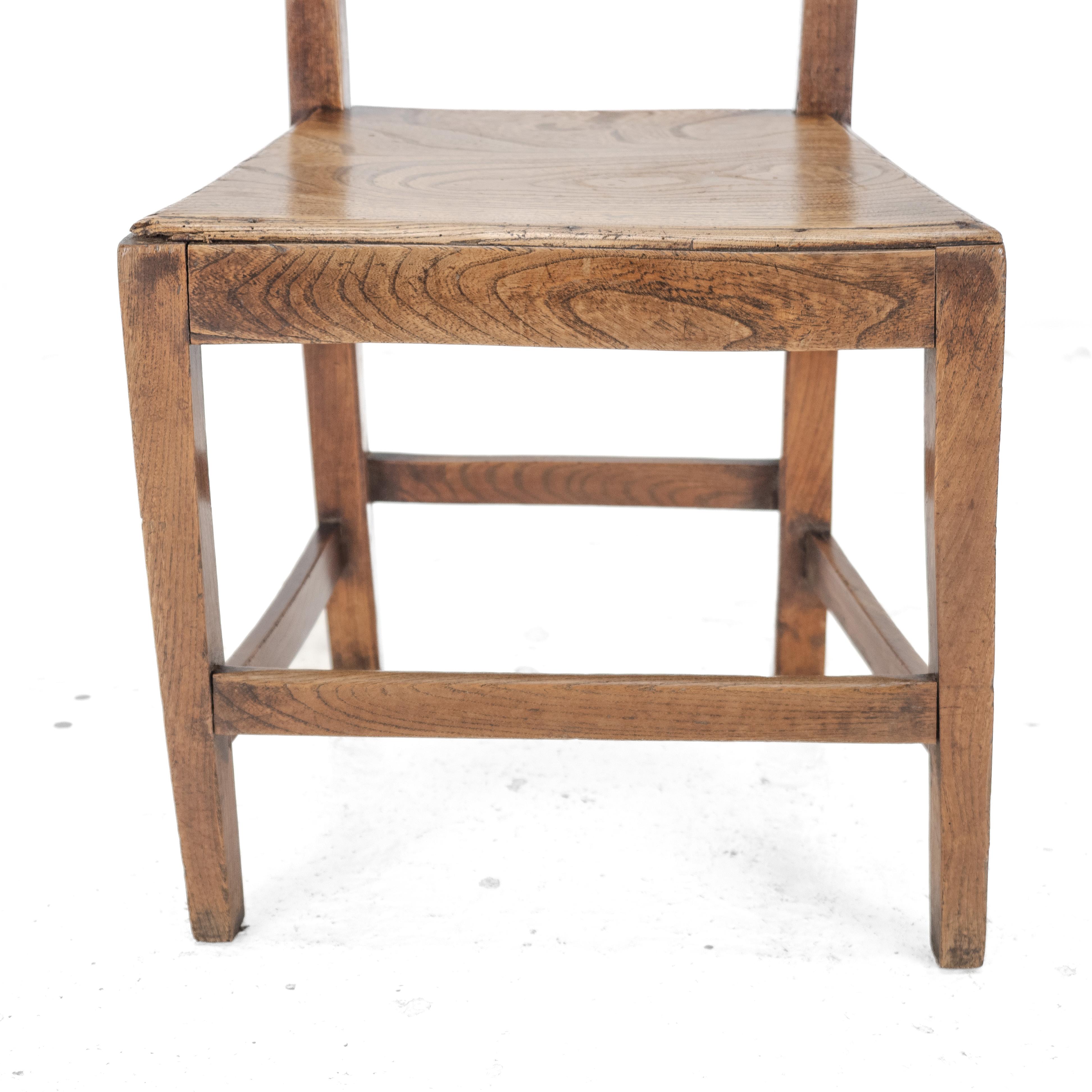 Chaise de campagne en orme et noyer de la fin du XVIIIe siècle (George III Hall Dining) en vente 14