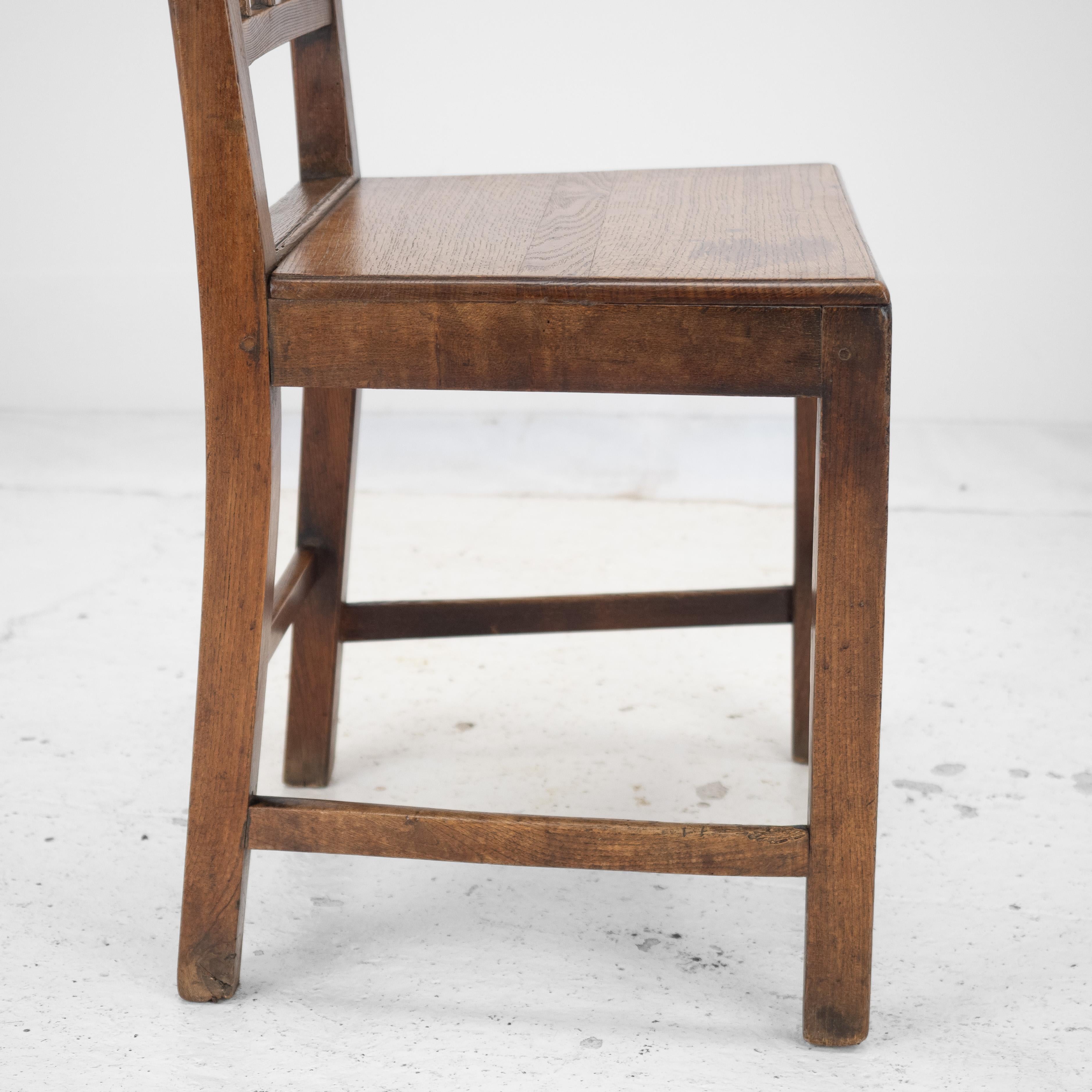 Georgian Late 18th Century Pair of Oak and Elm Country Chairs (Hall Dining Side) For Sale 10