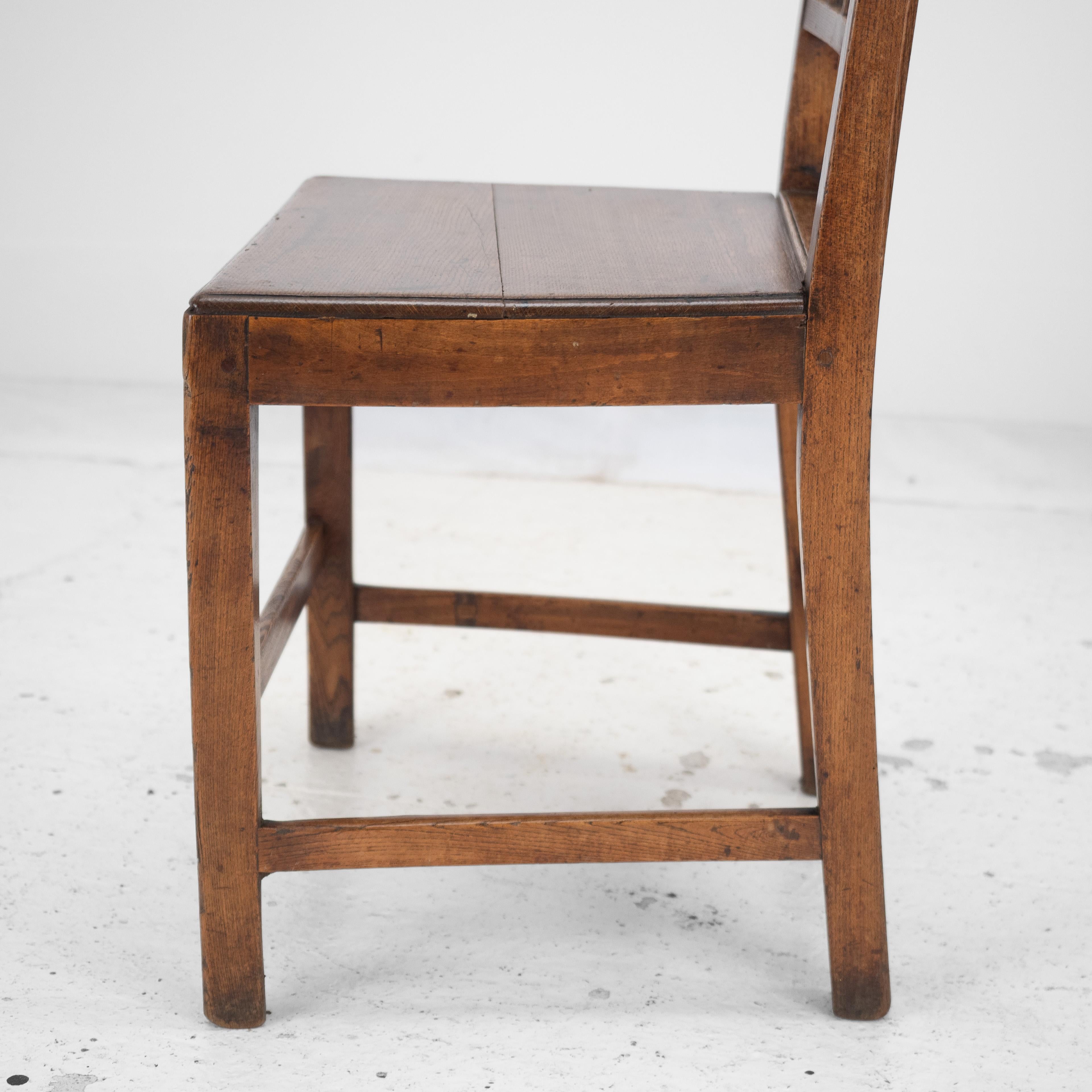 Georgian Late 18th Century Pair of Oak and Elm Country Chairs (Hall Dining Side) For Sale 12