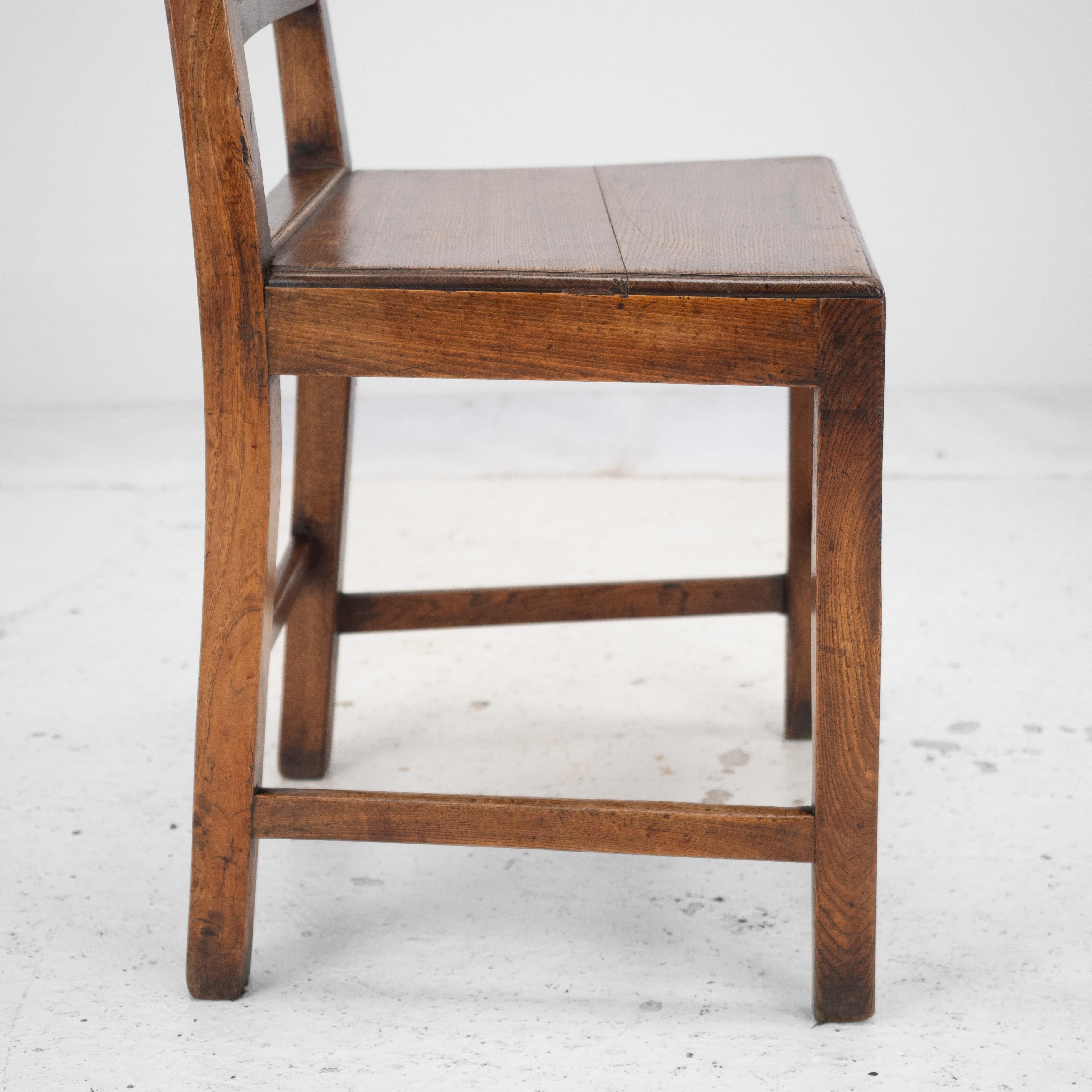 Georgian Late 18th Century Pair of Oak and Elm Country Chairs (Hall Dining Side) For Sale 14