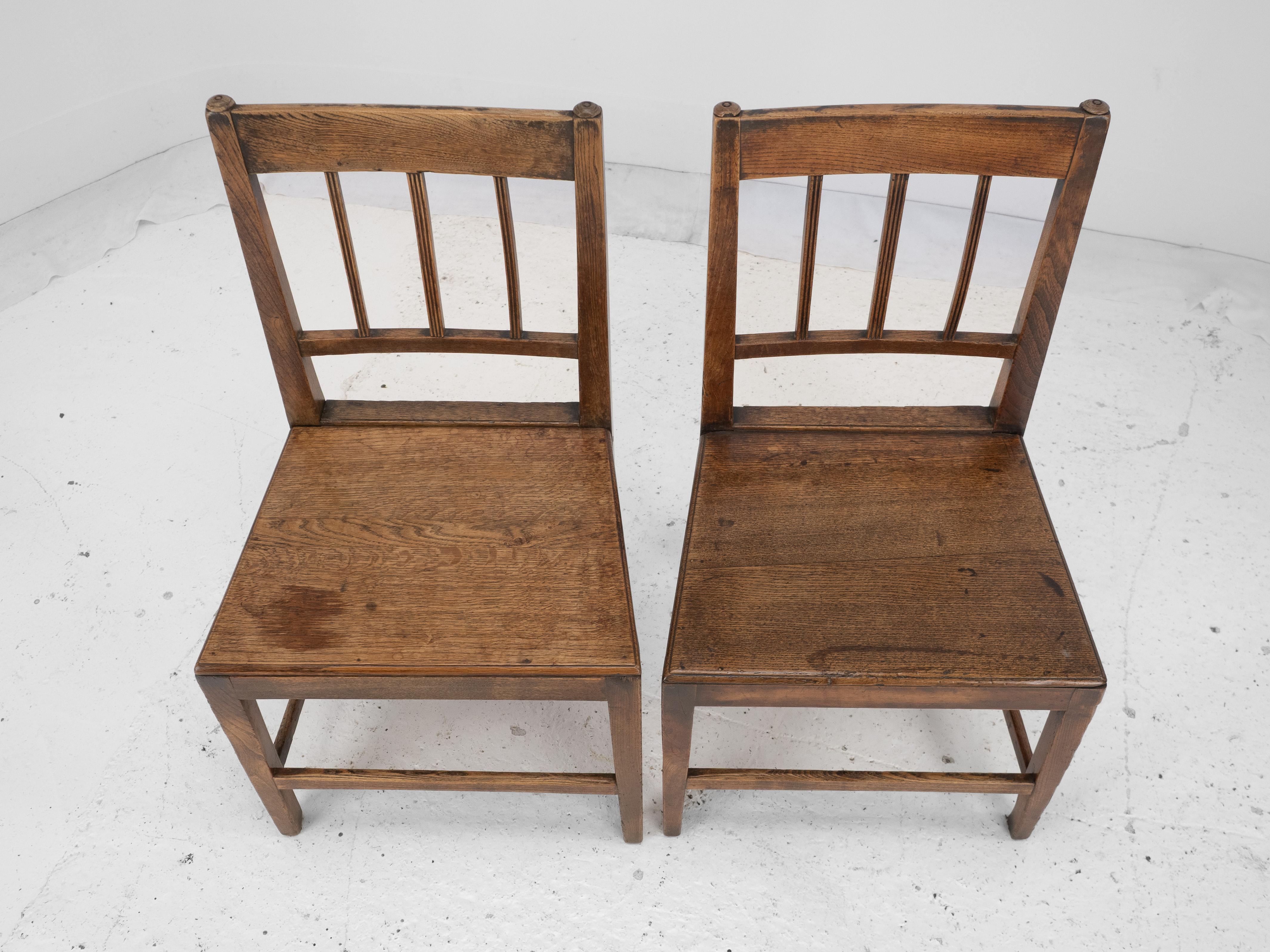 Georgian Late 18th Century Pair of Oak and Elm Country Chairs (Hall Dining Side) For Sale 2