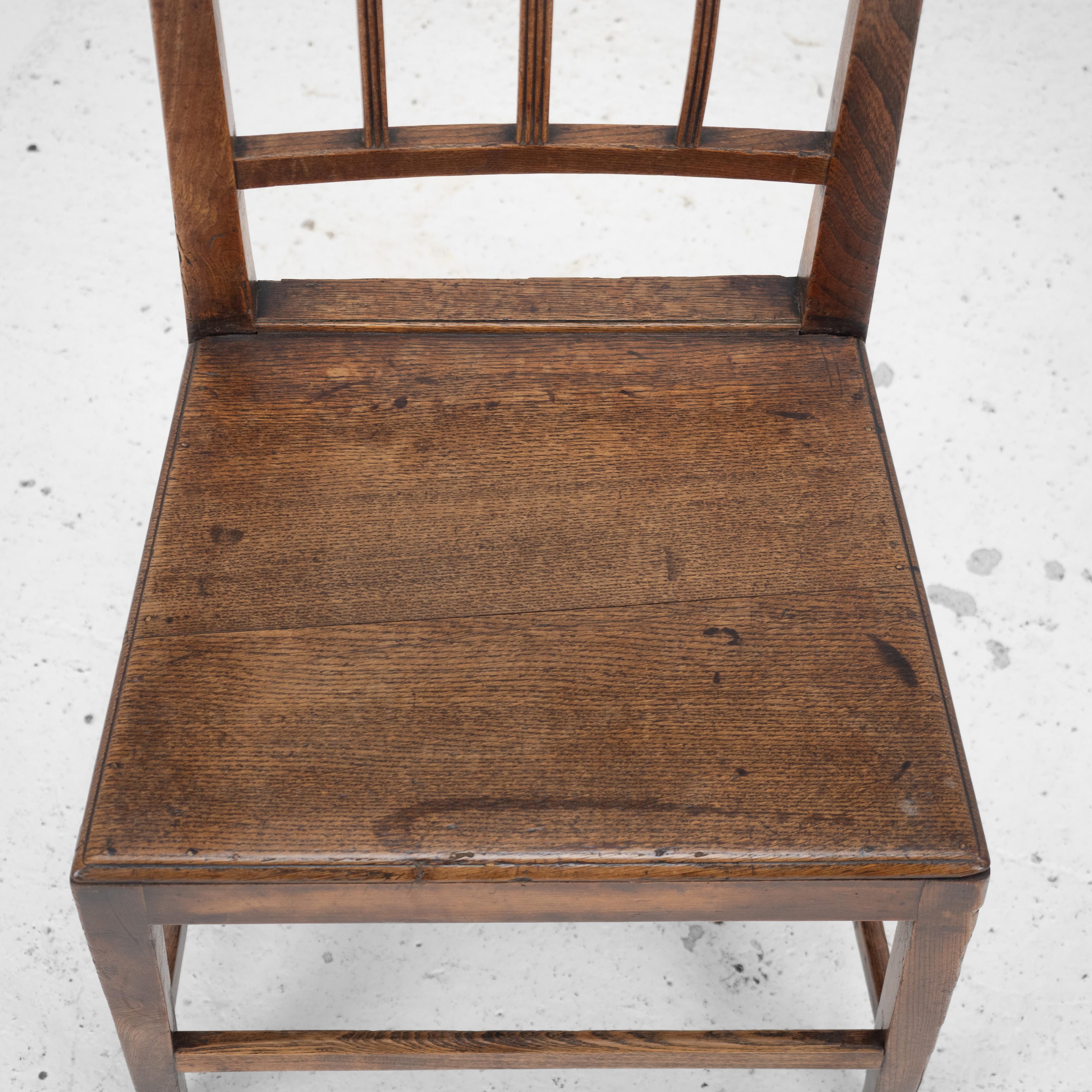 Georgian Late 18th Century Pair of Oak and Elm Country Chairs (Hall Dining Side) For Sale 4