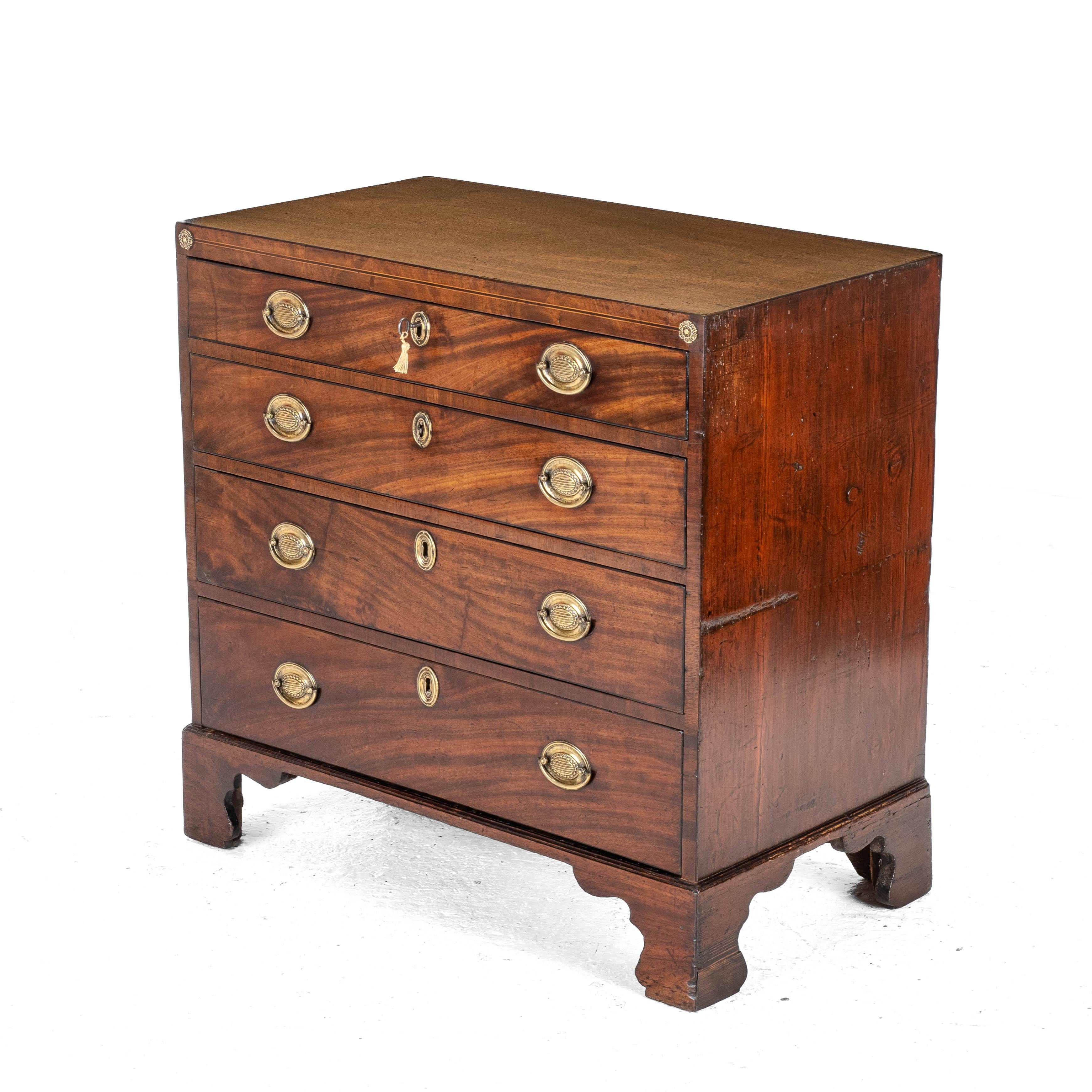 Georgian Late c.18th Mahogany Inlaid Caddy Top Small Chest of Drawers For Sale 2