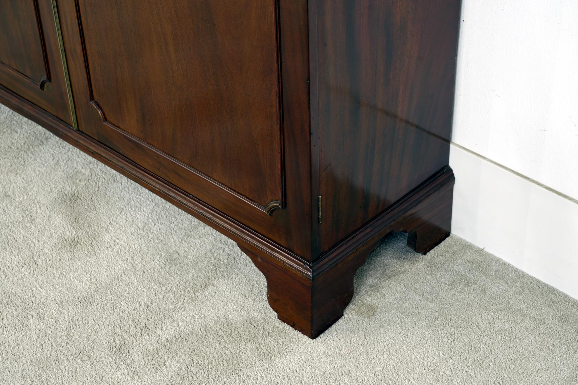 Bibliothèque géorgienne en acajou vitré 1820 en vente 3