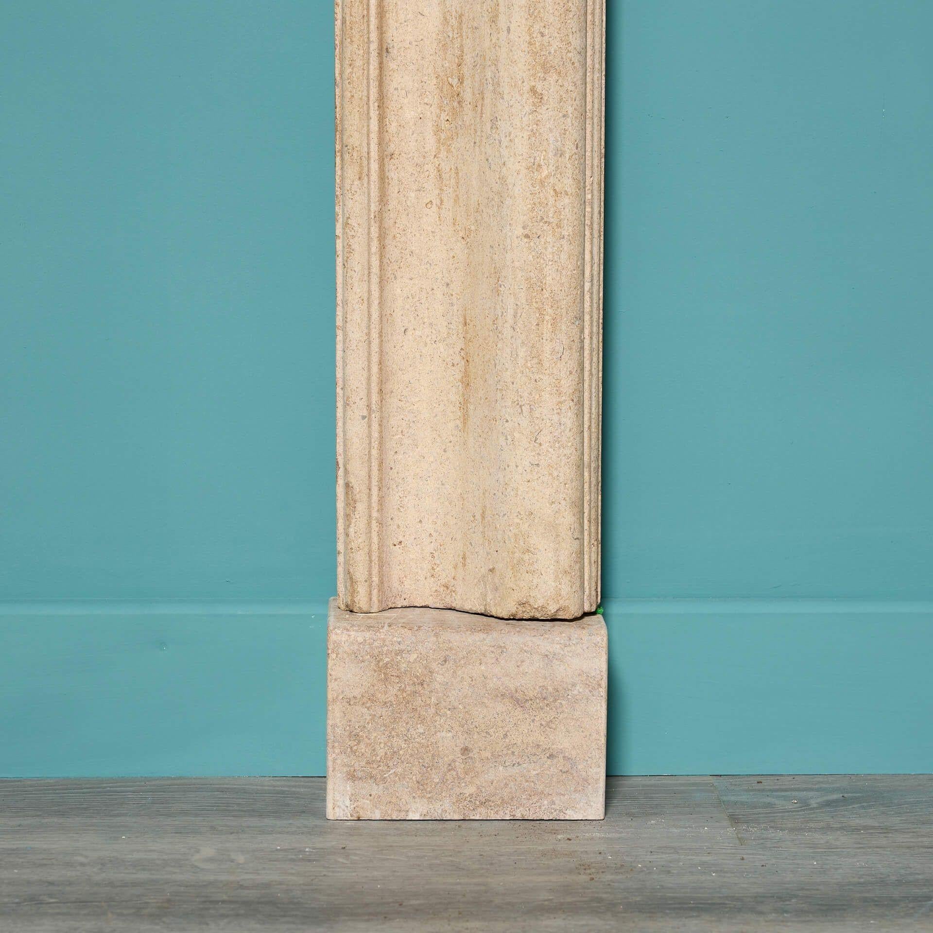Chimenea de Bolección de Piedra Caliza Georgiana en venta 1